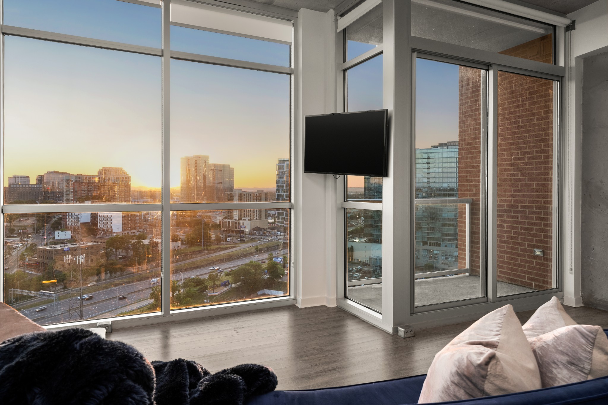 600 12th Ave, S Unit: 2000