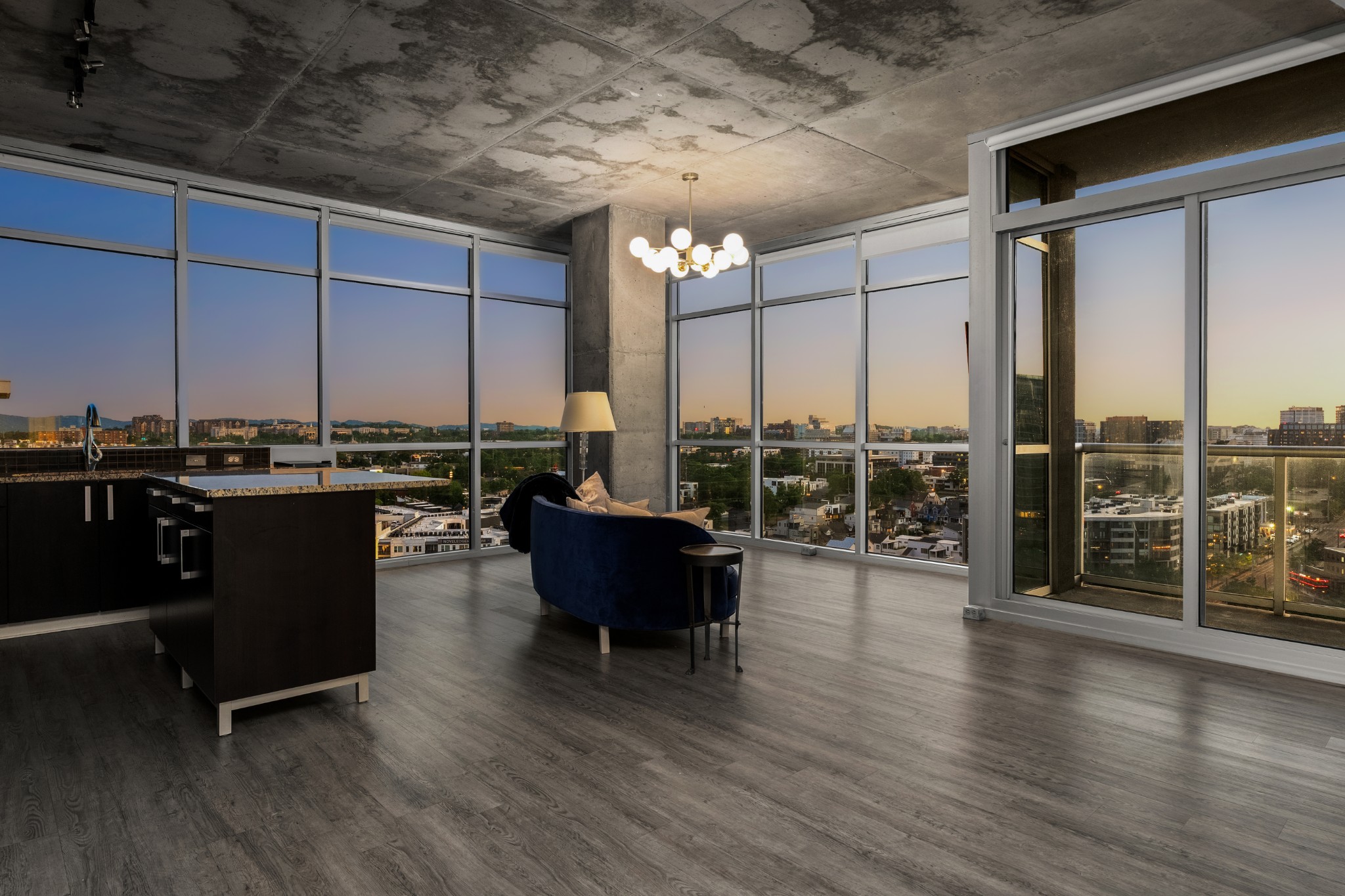 600 12th Ave, S Unit: 2000