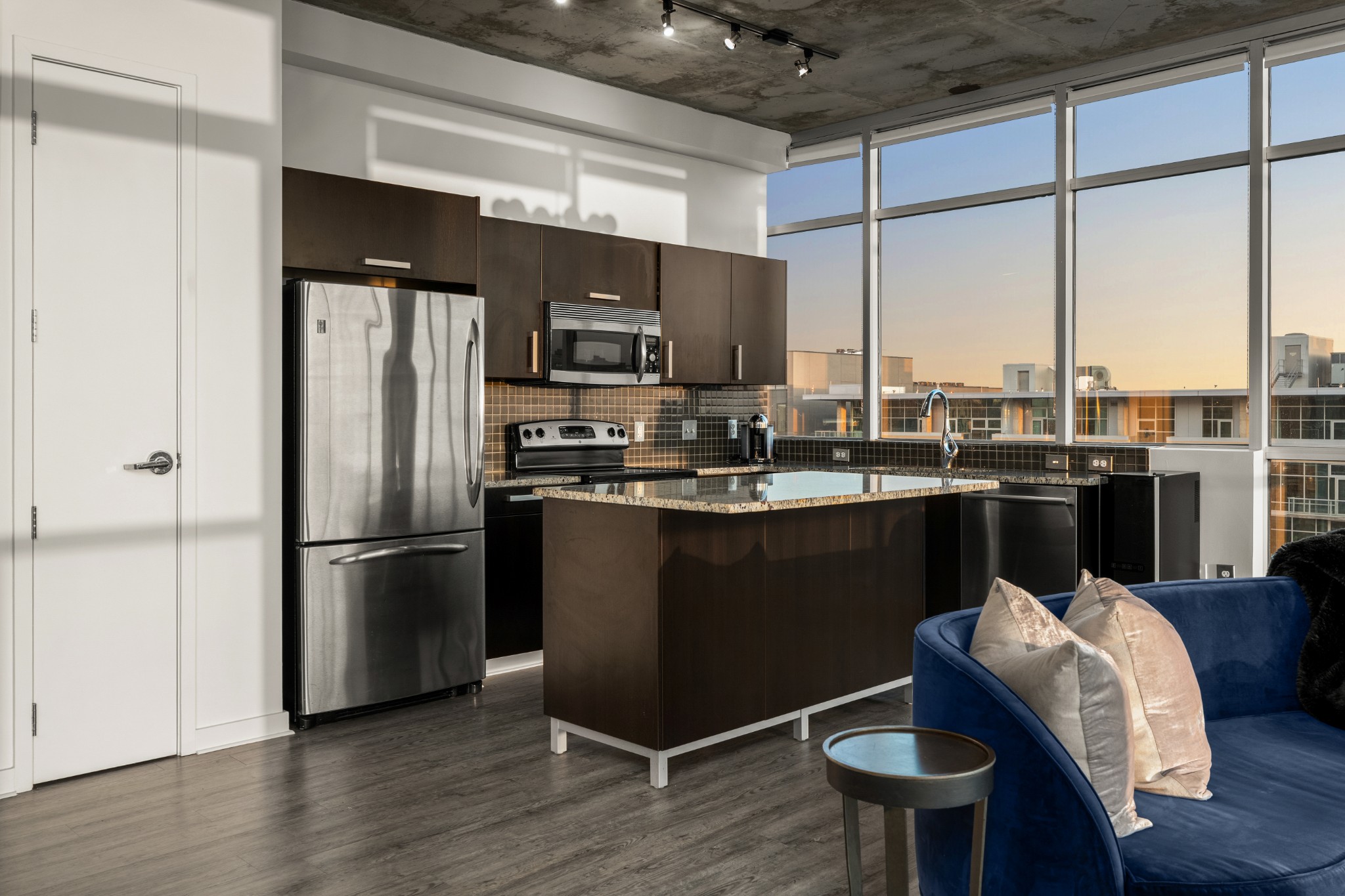 600 12th Ave, S Unit: 2000