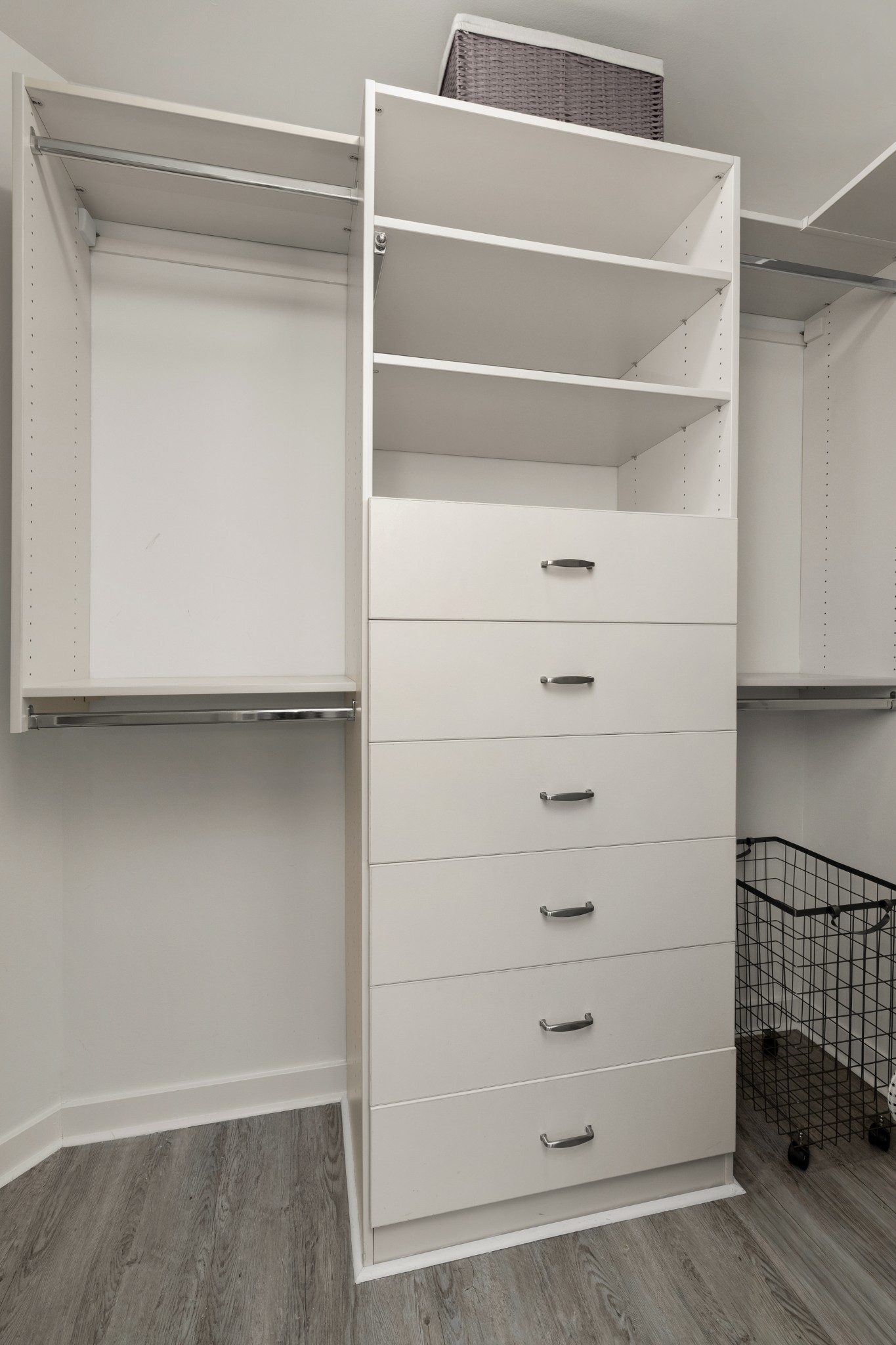 600 12th Ave, S Unit: 2000