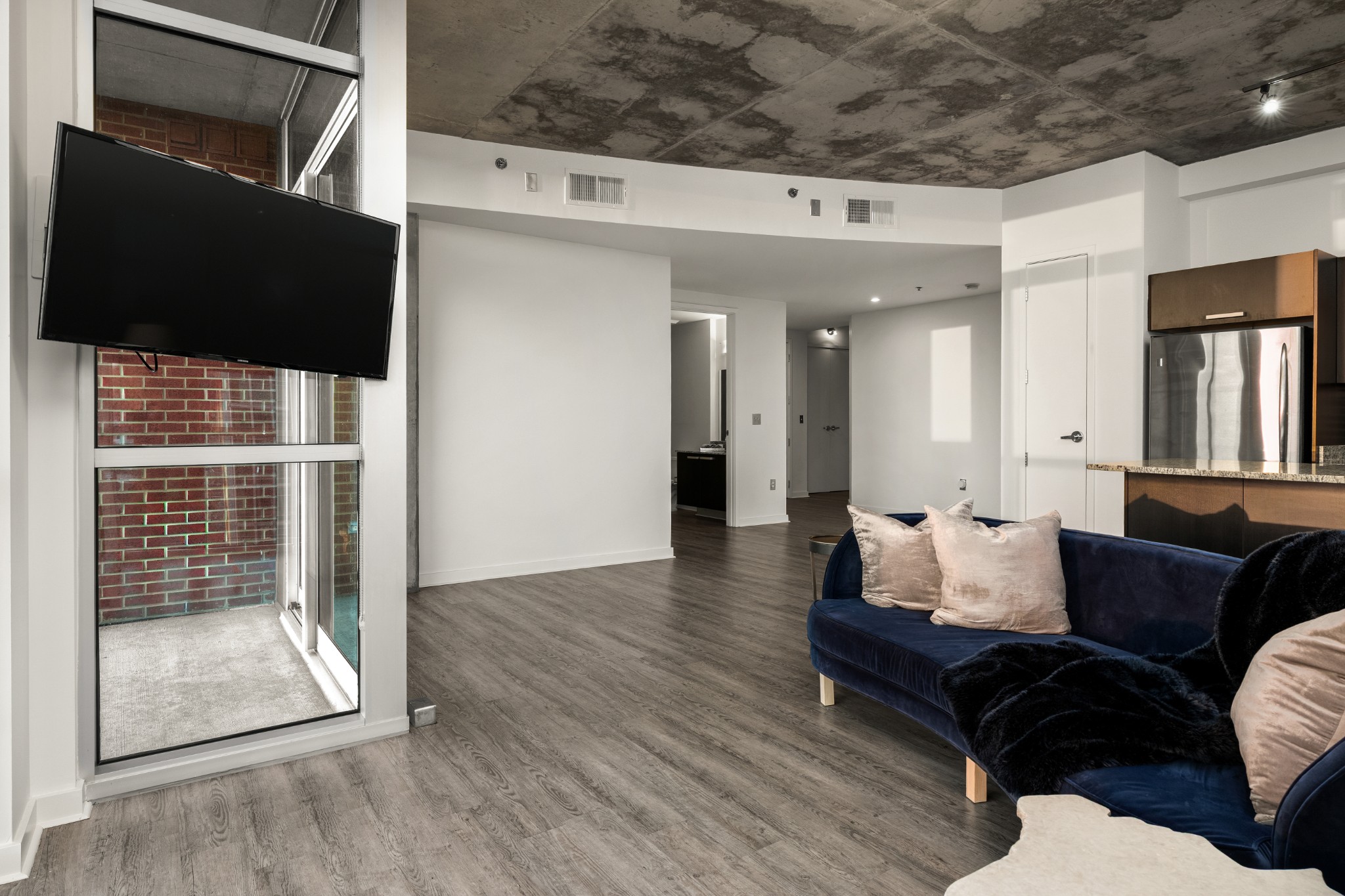 600 12th Ave, S Unit: 2000