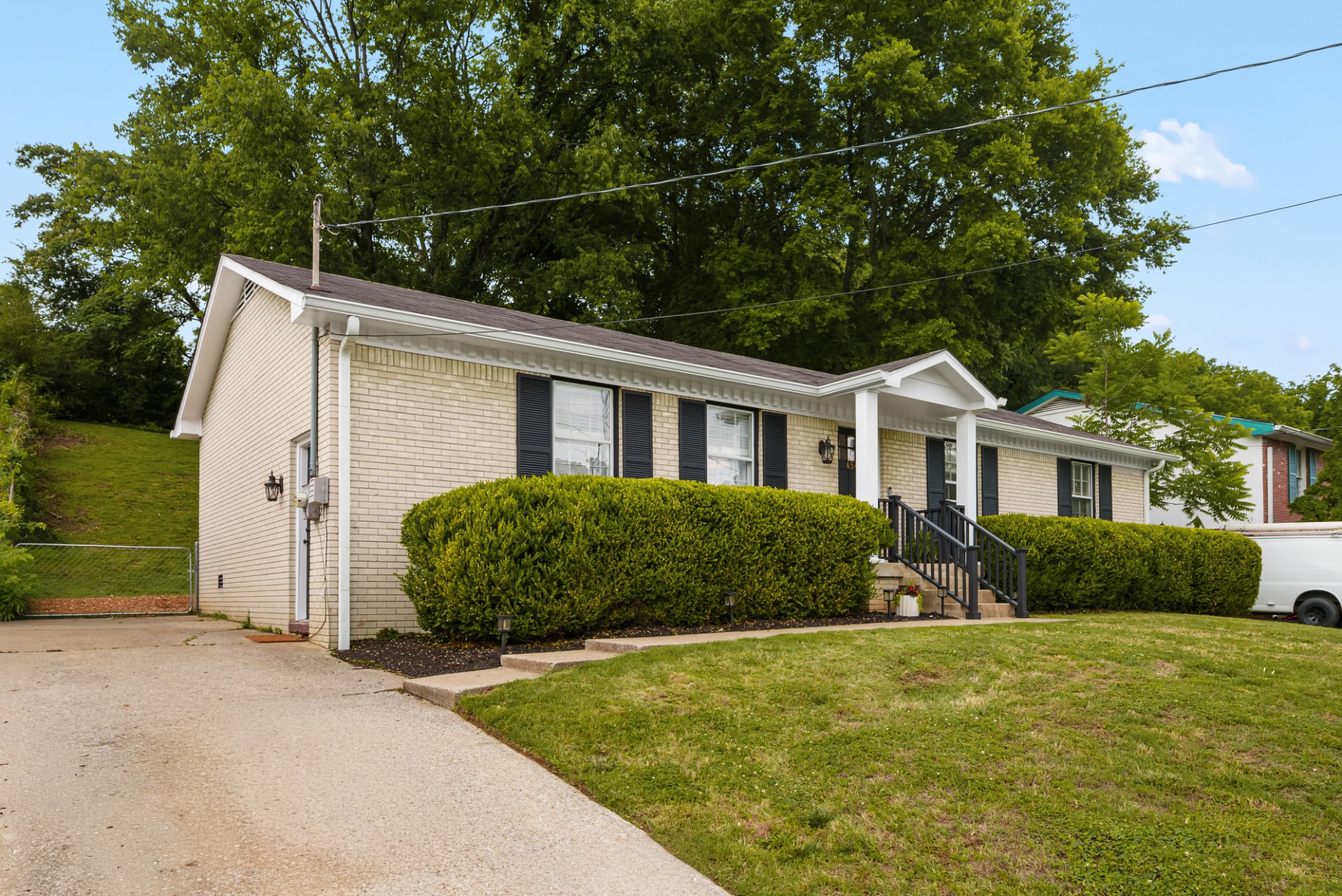 654 Huntington Pkwy