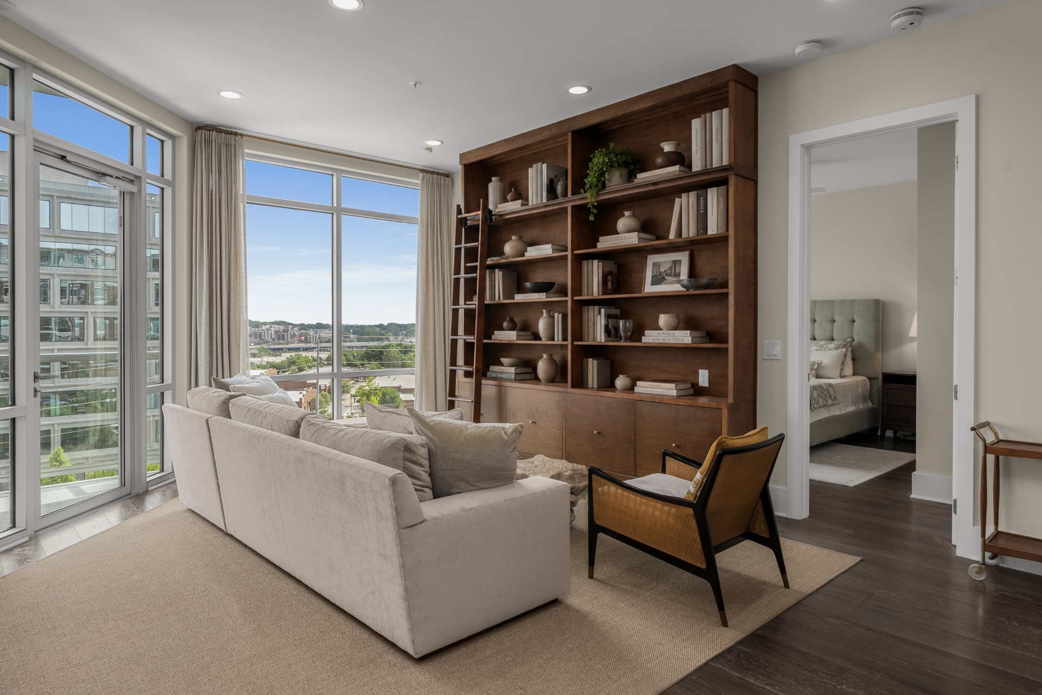 20 Rutledge St Unit: 303