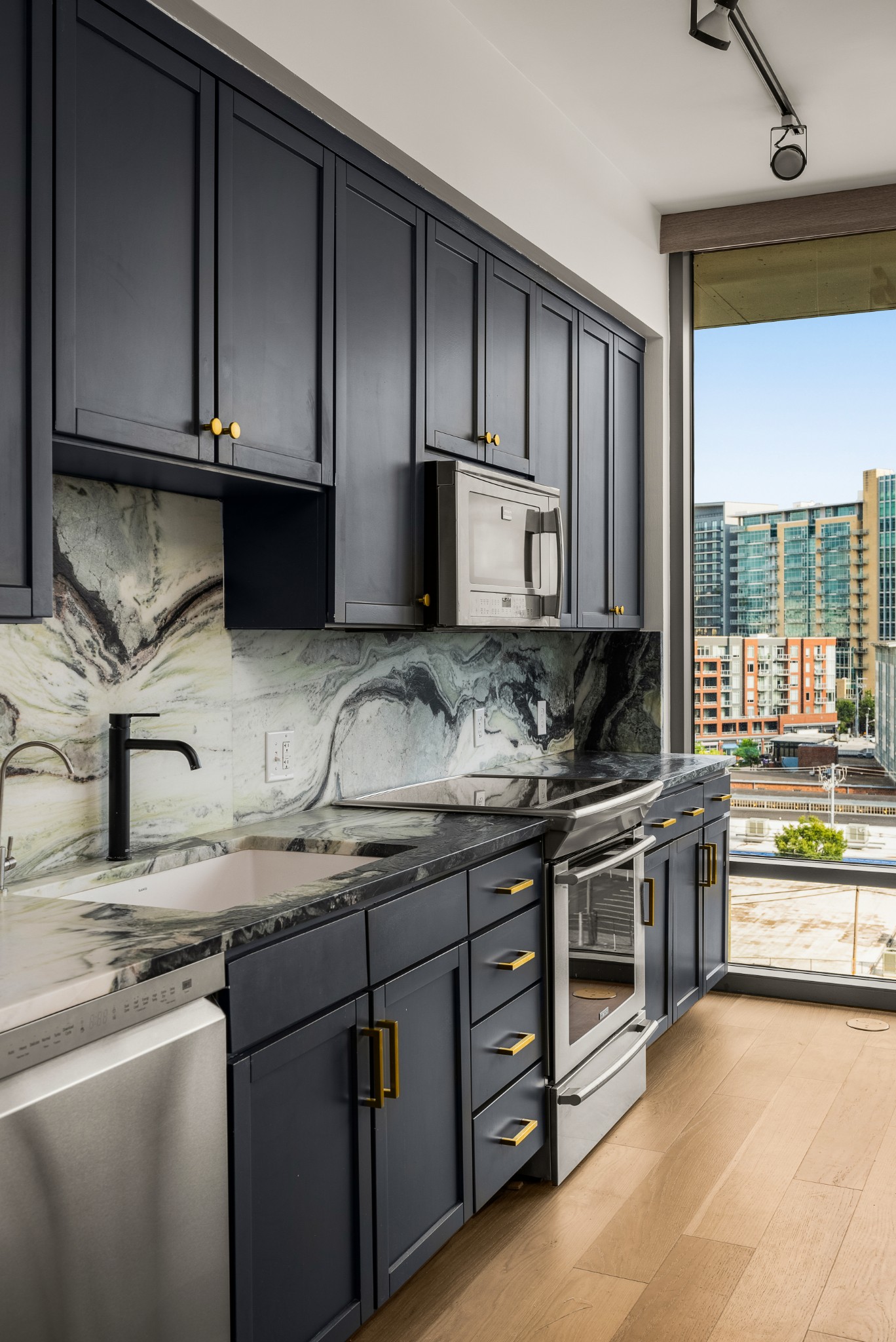 1212 Laurel St Unit: 609
