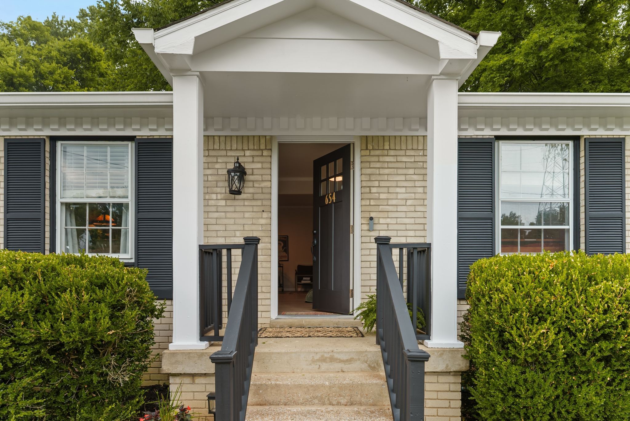 654 Huntington Pkwy