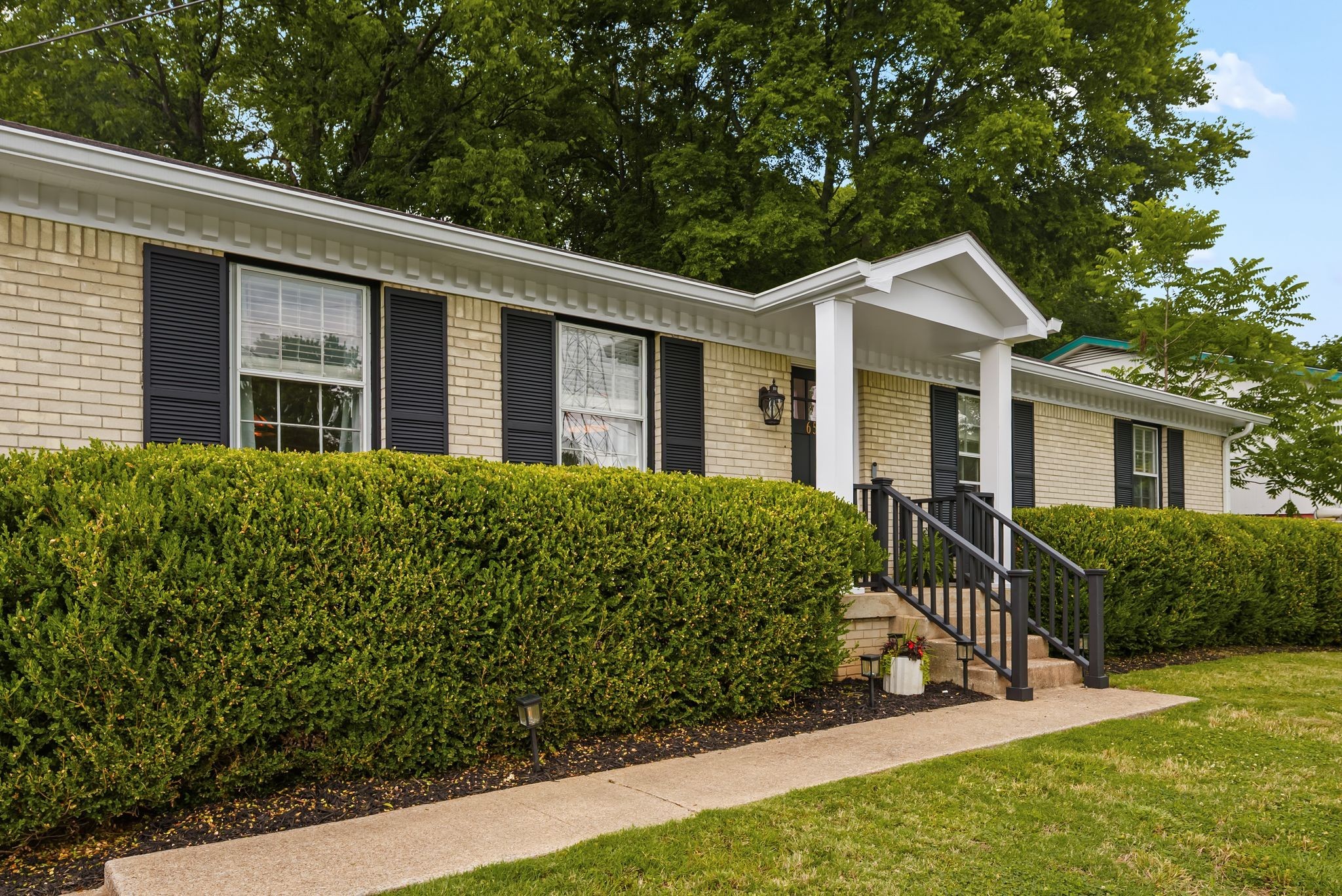 654 Huntington Pkwy