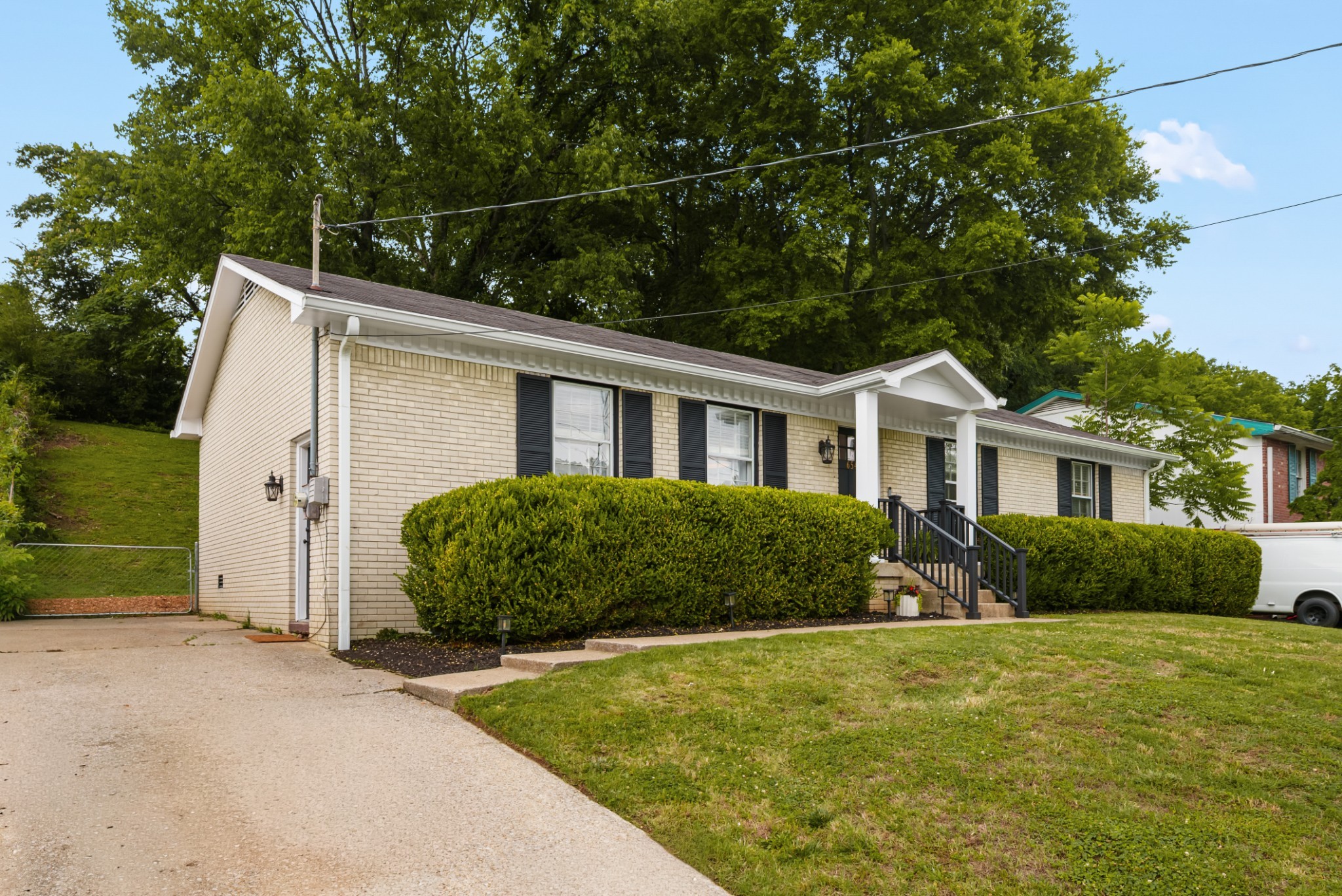 654 Huntington Pkwy