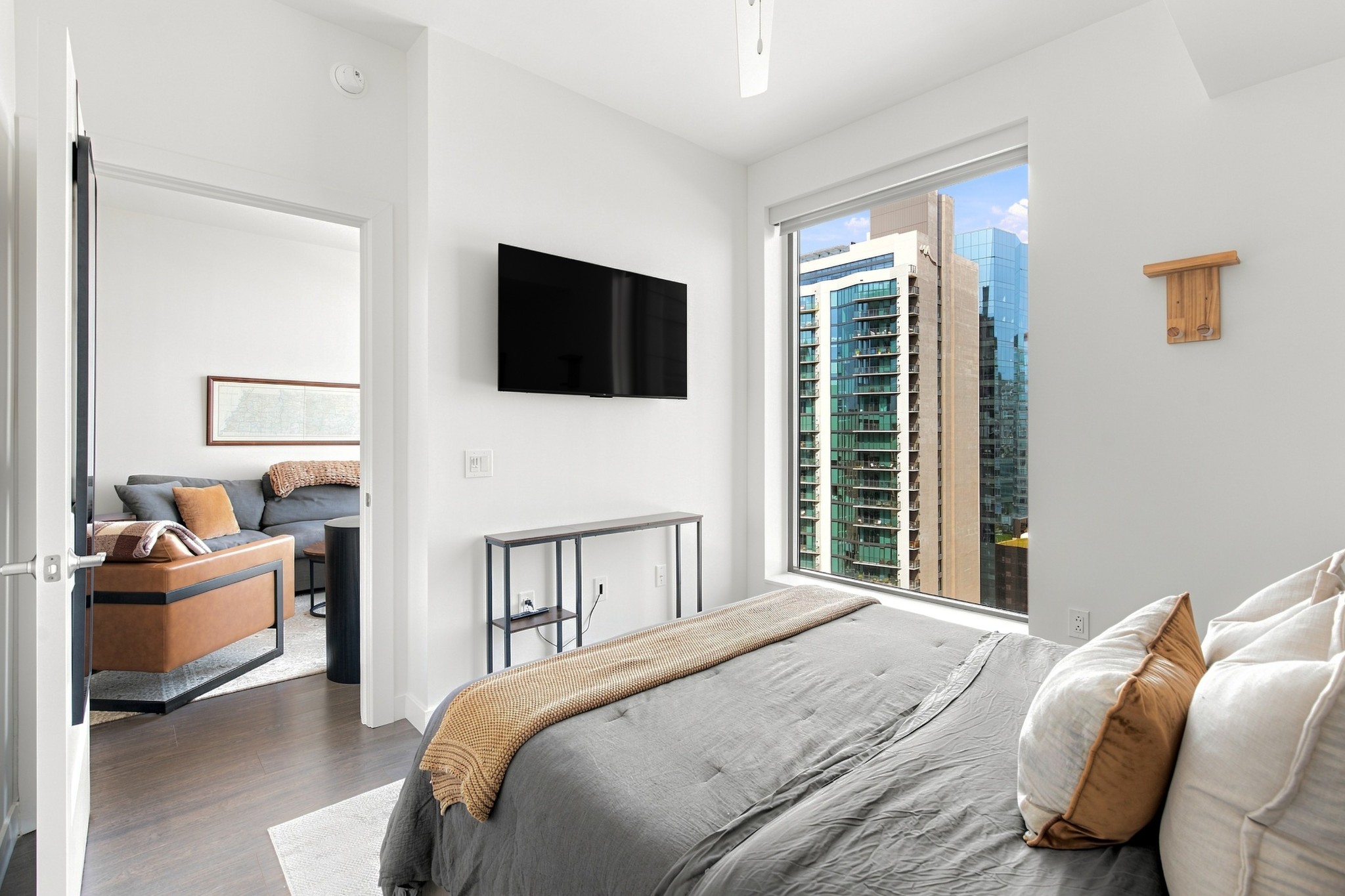 1212 Demonbreun St Unit: 1811