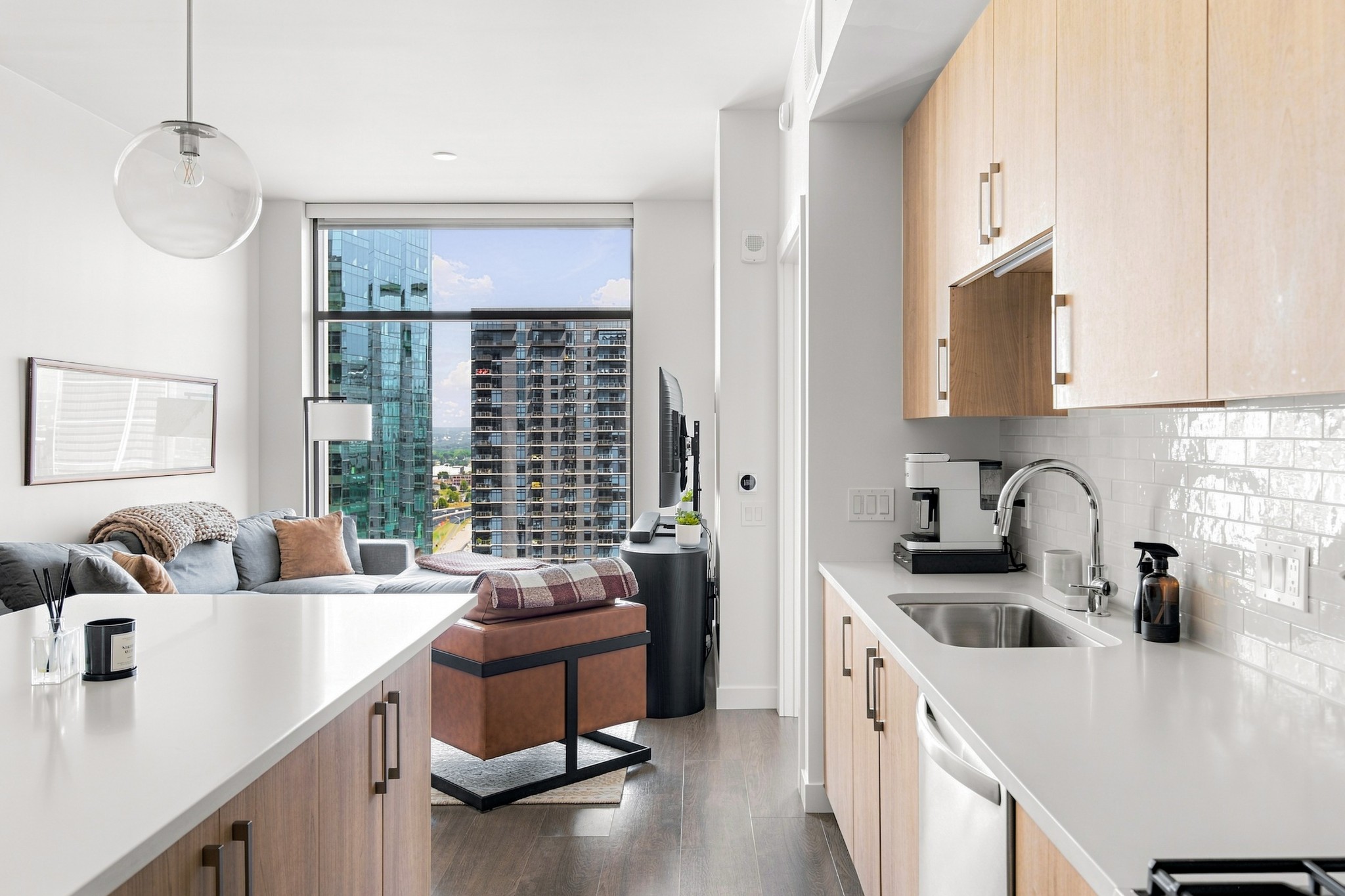 1212 Demonbreun St Unit: 1811