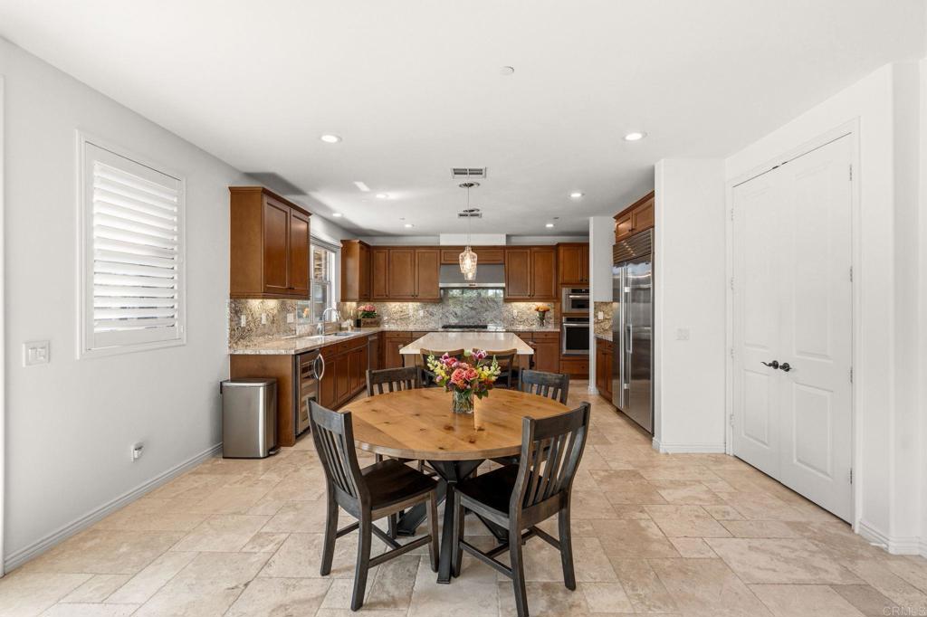 809 Dolphin Circle