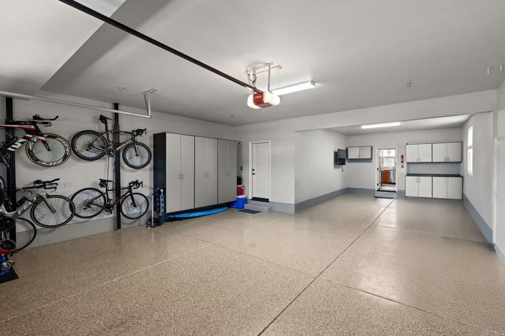 809 Dolphin Circle