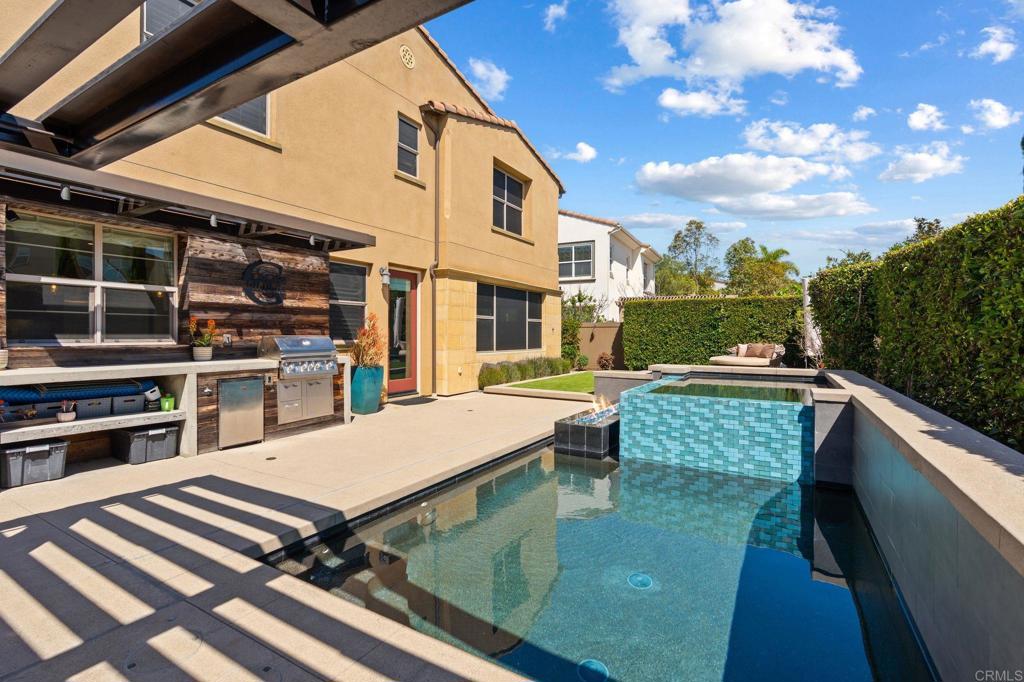 809 Dolphin Circle