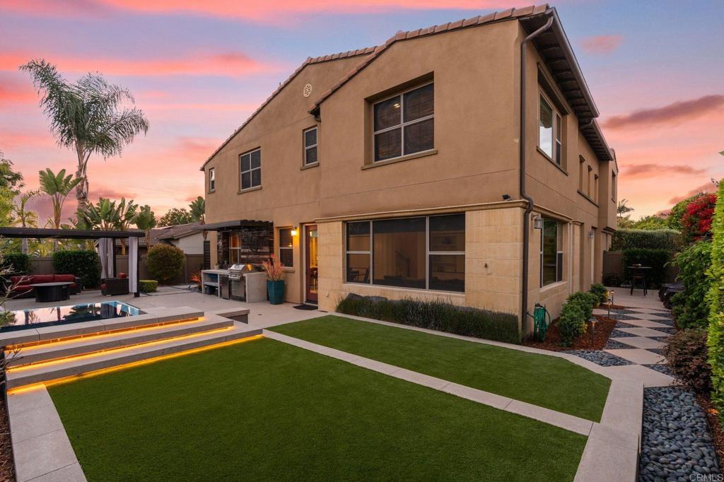 809 Dolphin Circle