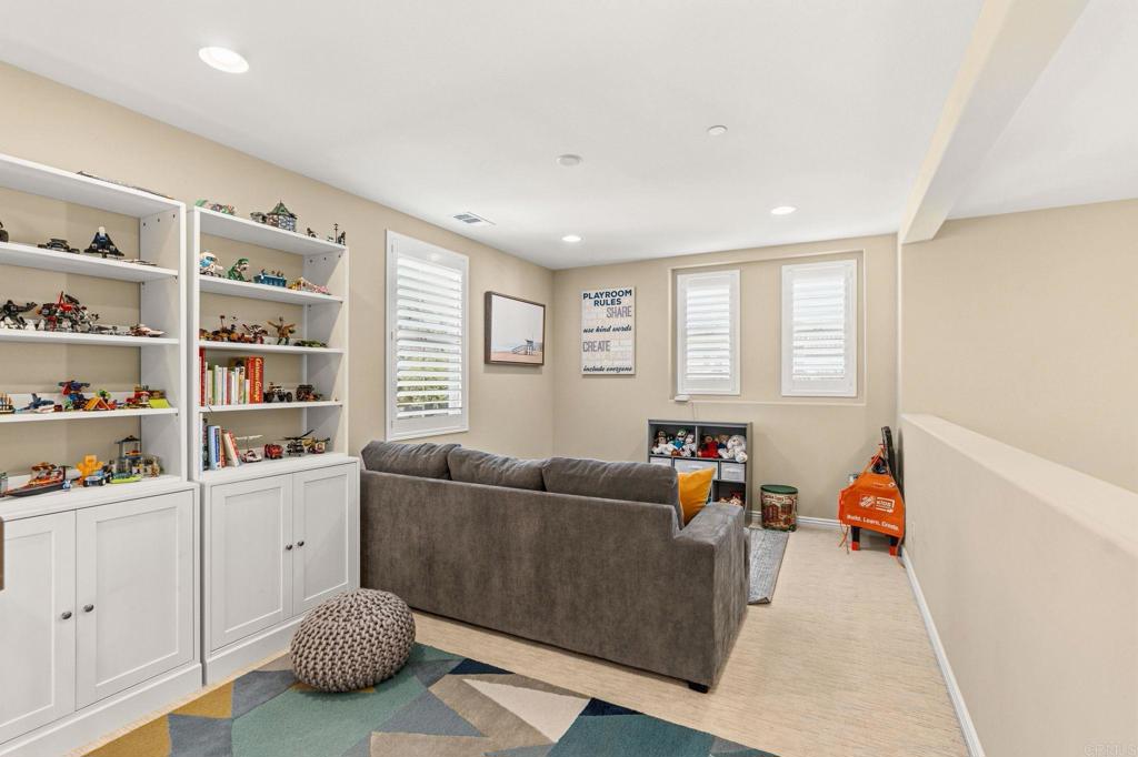 809 Dolphin Circle