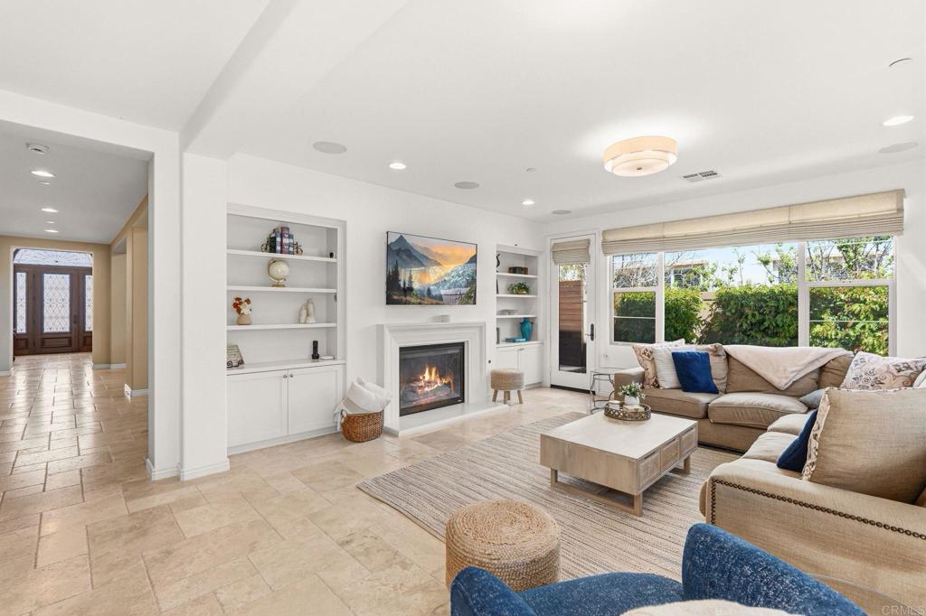 809 Dolphin Circle