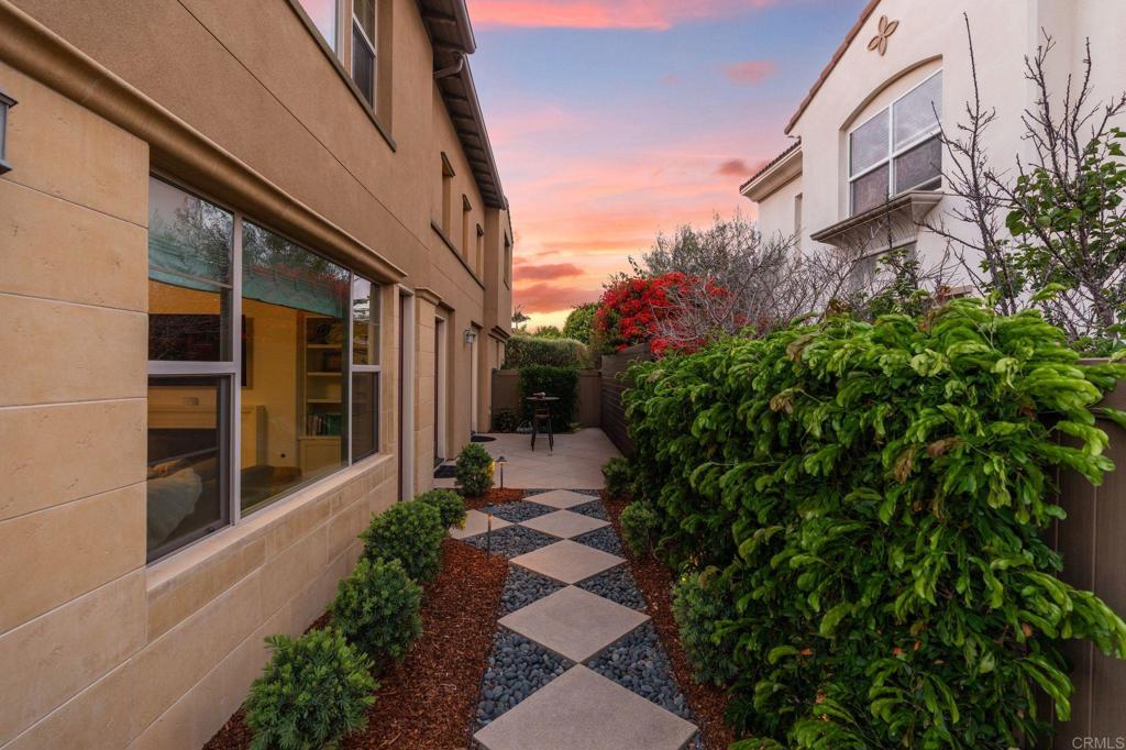 809 Dolphin Circle