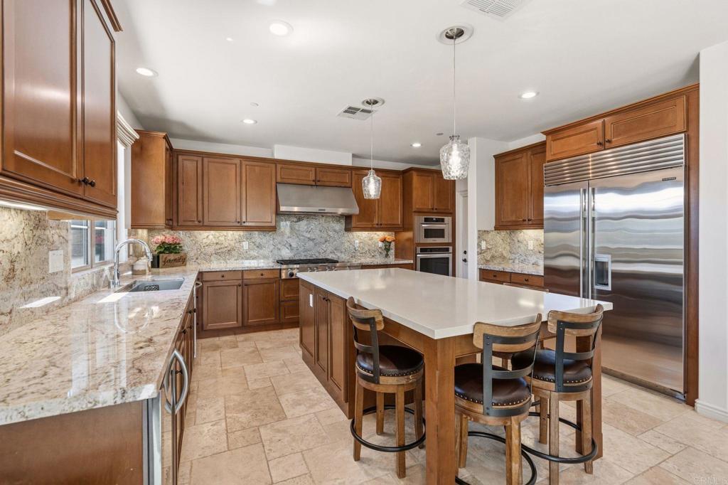 809 Dolphin Circle