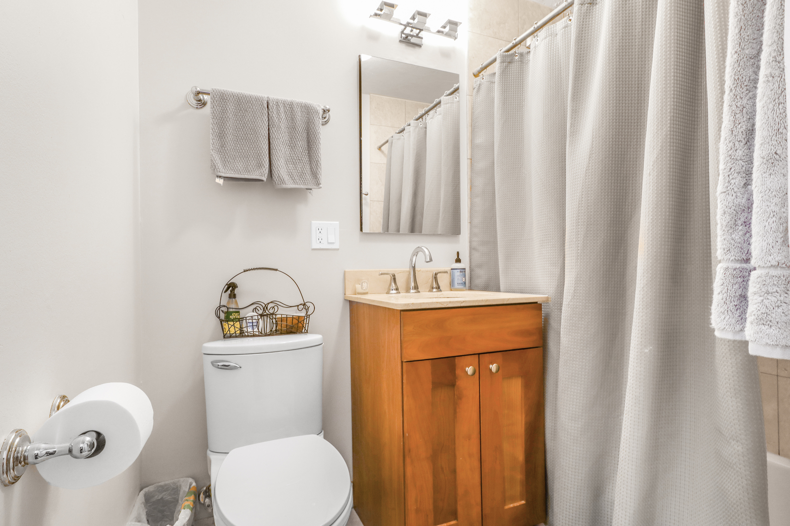 2930 N Sheridan Road Unit: 711