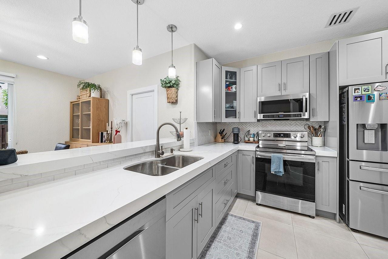3876 SW 169th Ter