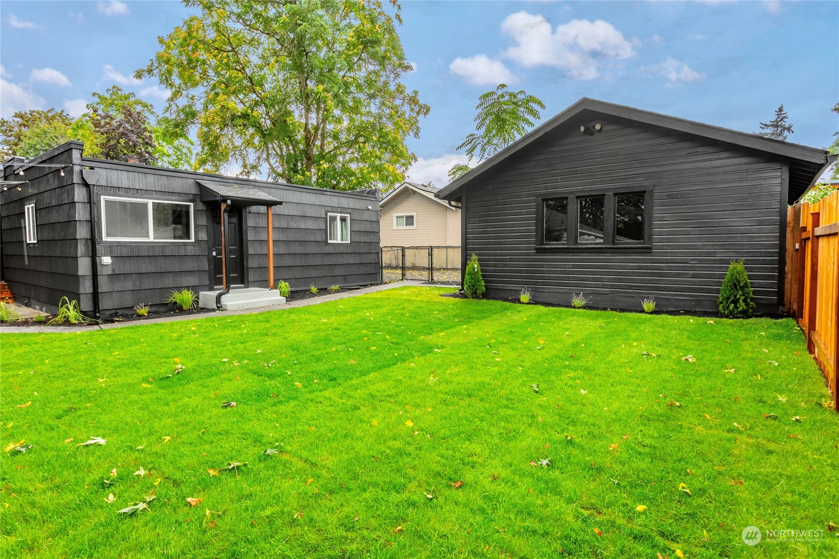 507 Violet Meadow Street S