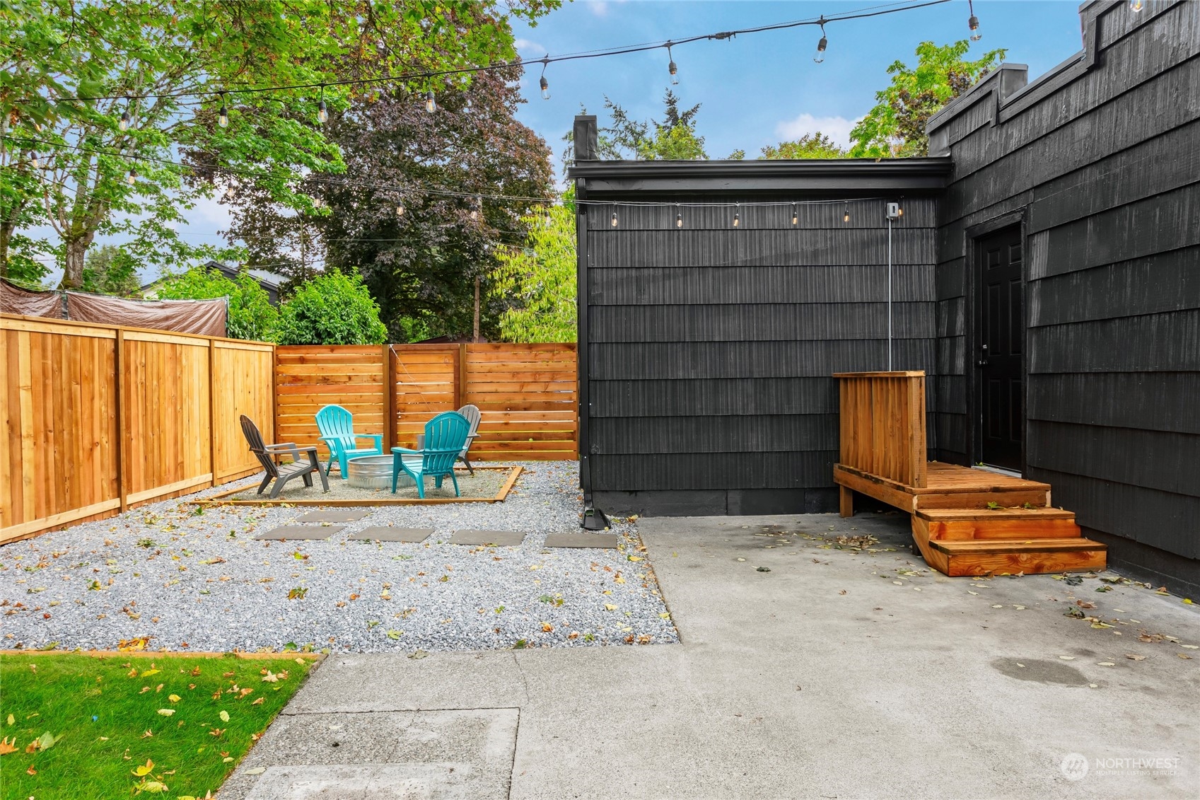 507 Violet Meadow Street S