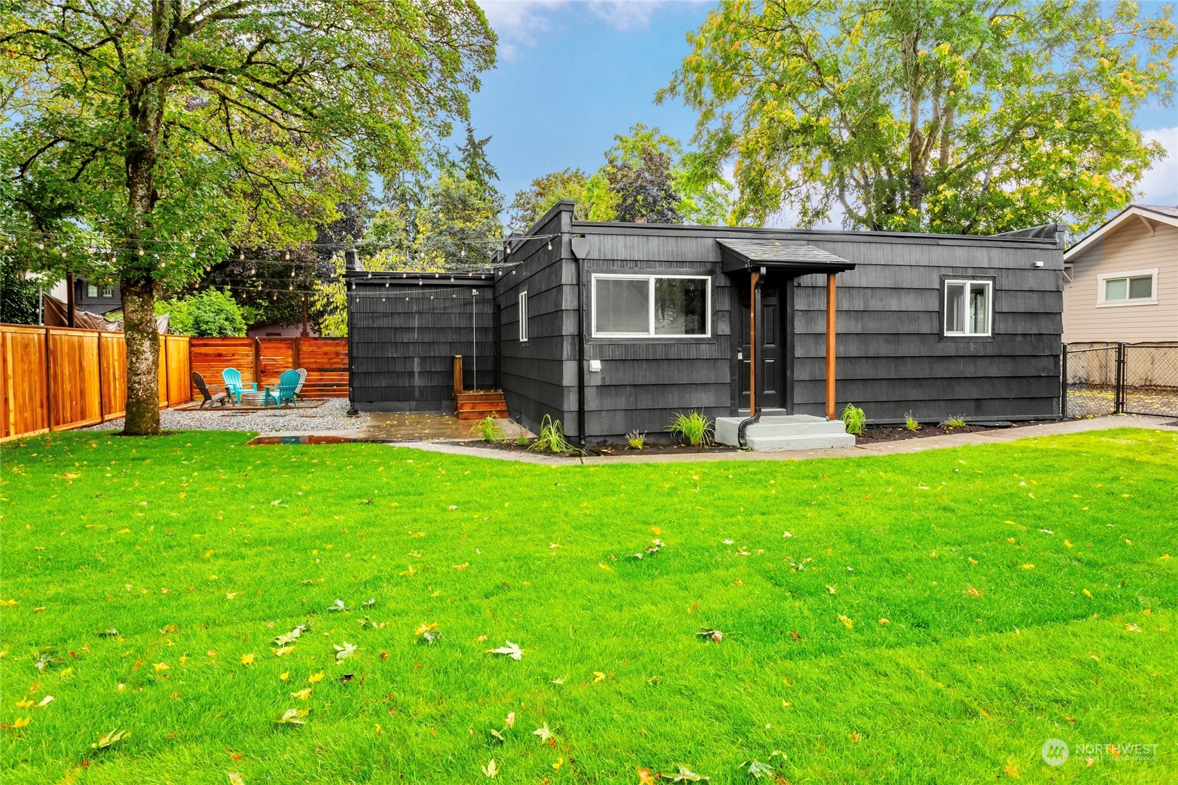 507 Violet Meadow Street S