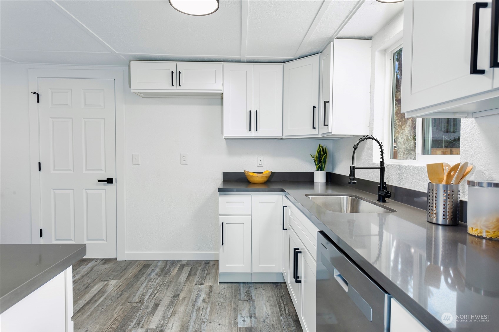 507 Violet Meadow Street S