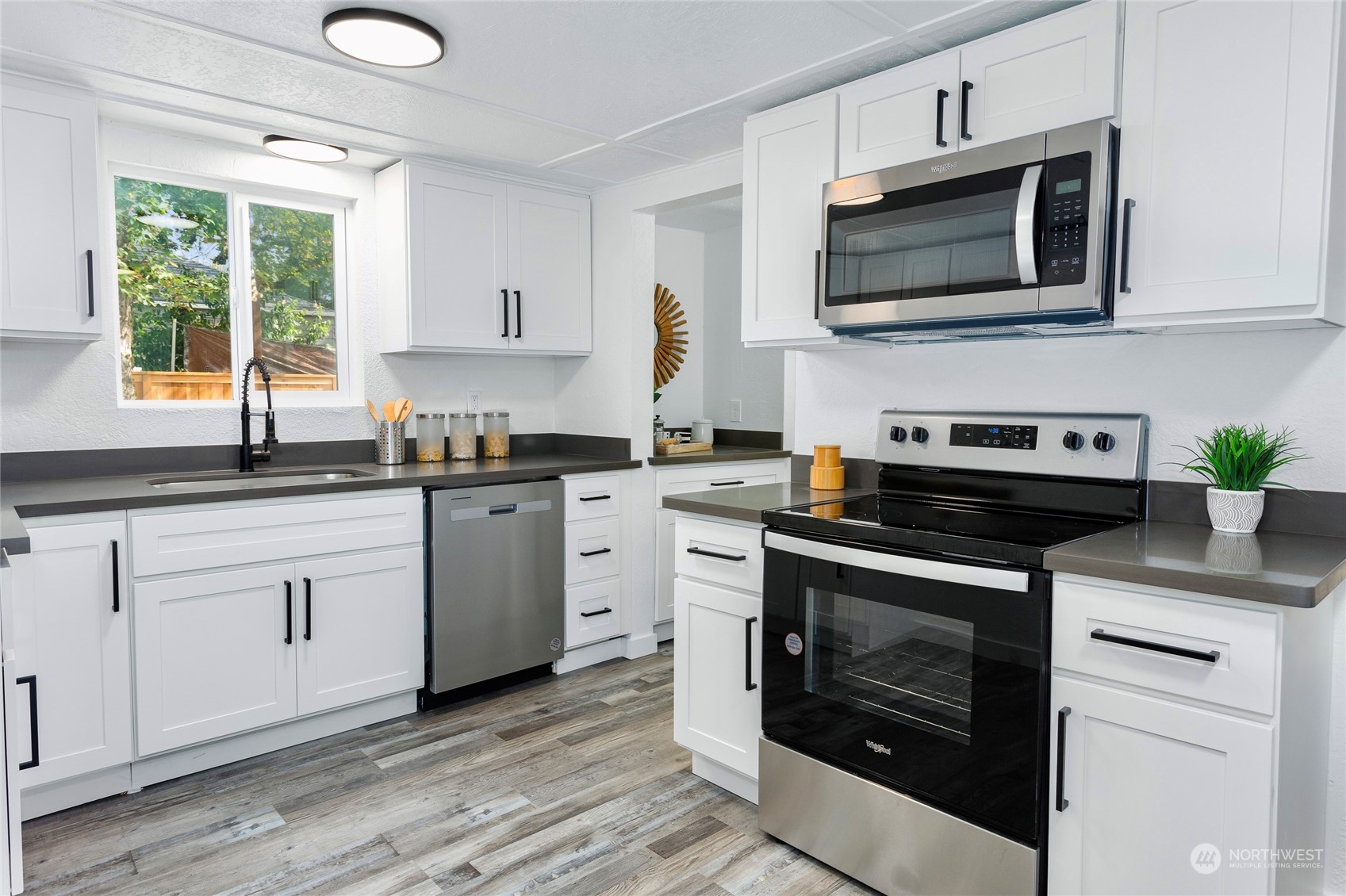 507 Violet Meadow Street S