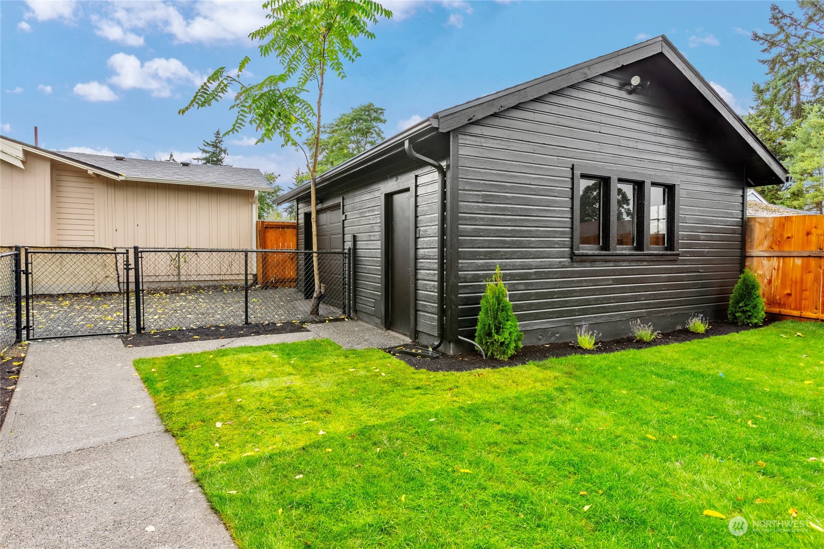 507 Violet Meadow Street S