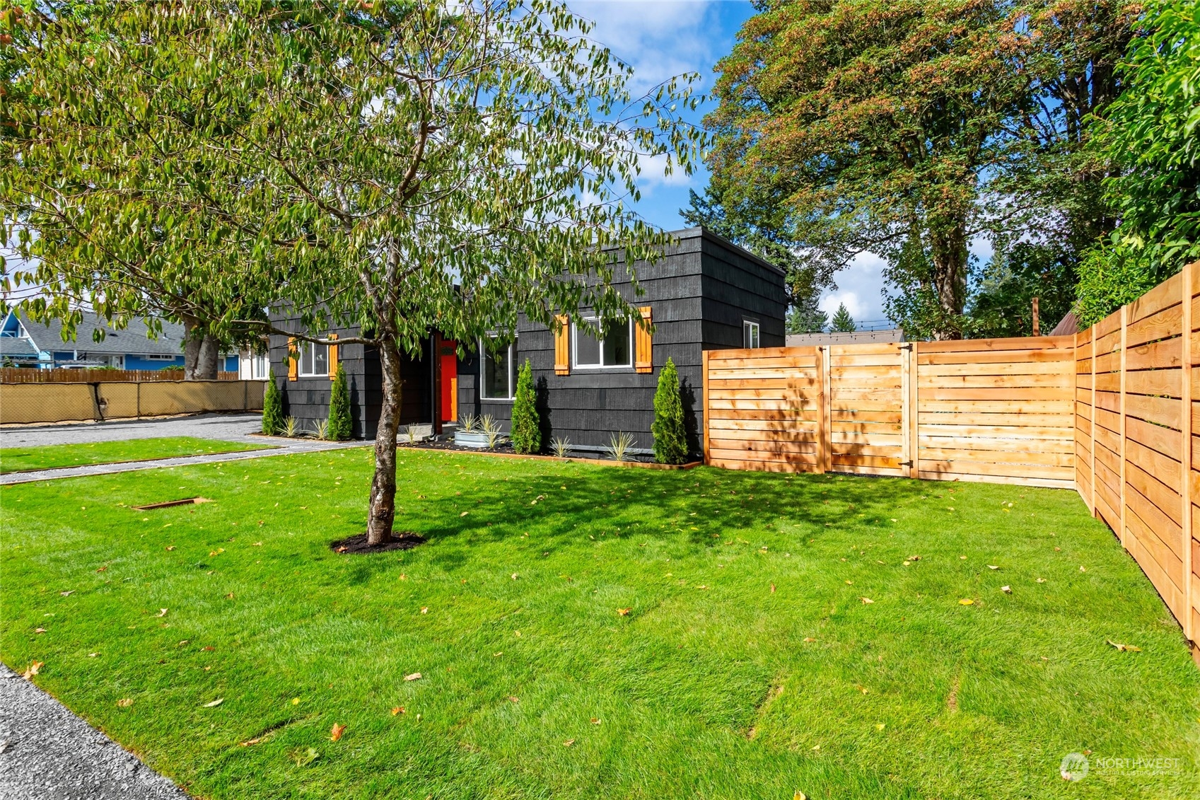 507 Violet Meadow Street S