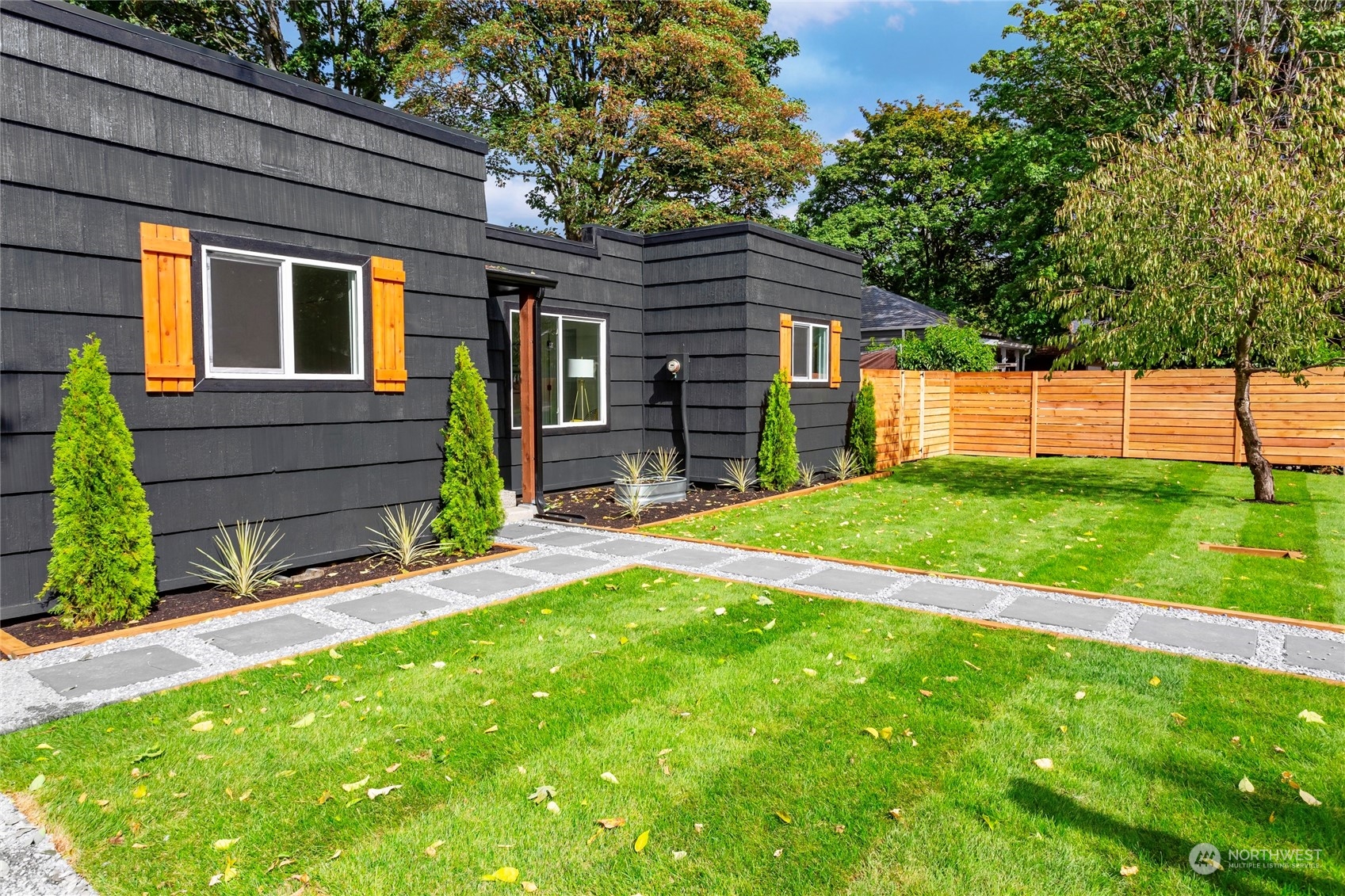 507 Violet Meadow Street S