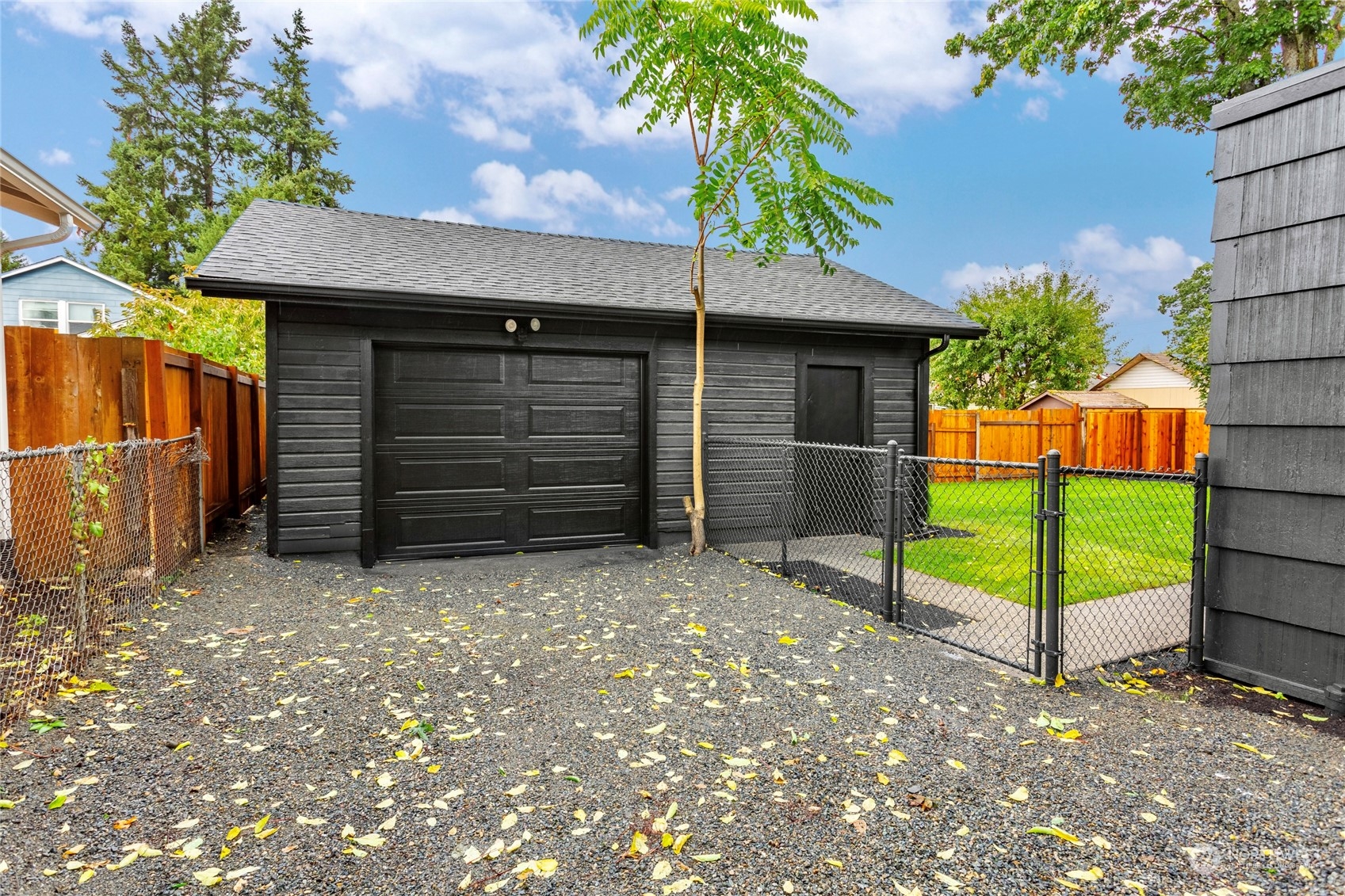 507 Violet Meadow Street S