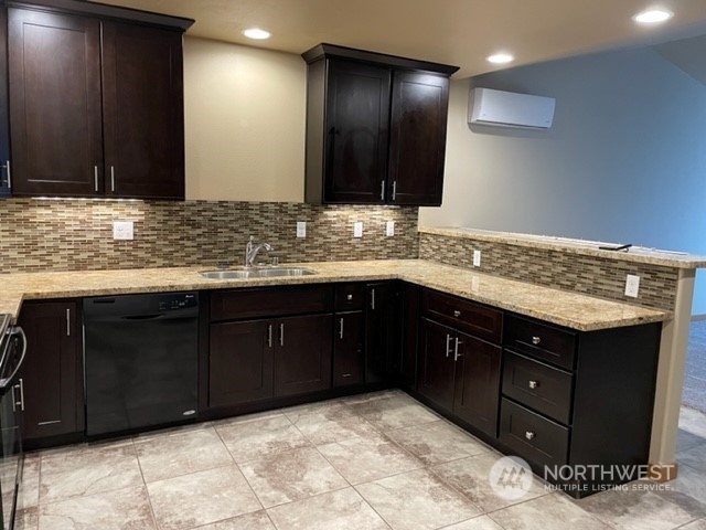 1119 A & B 106th St Ct E