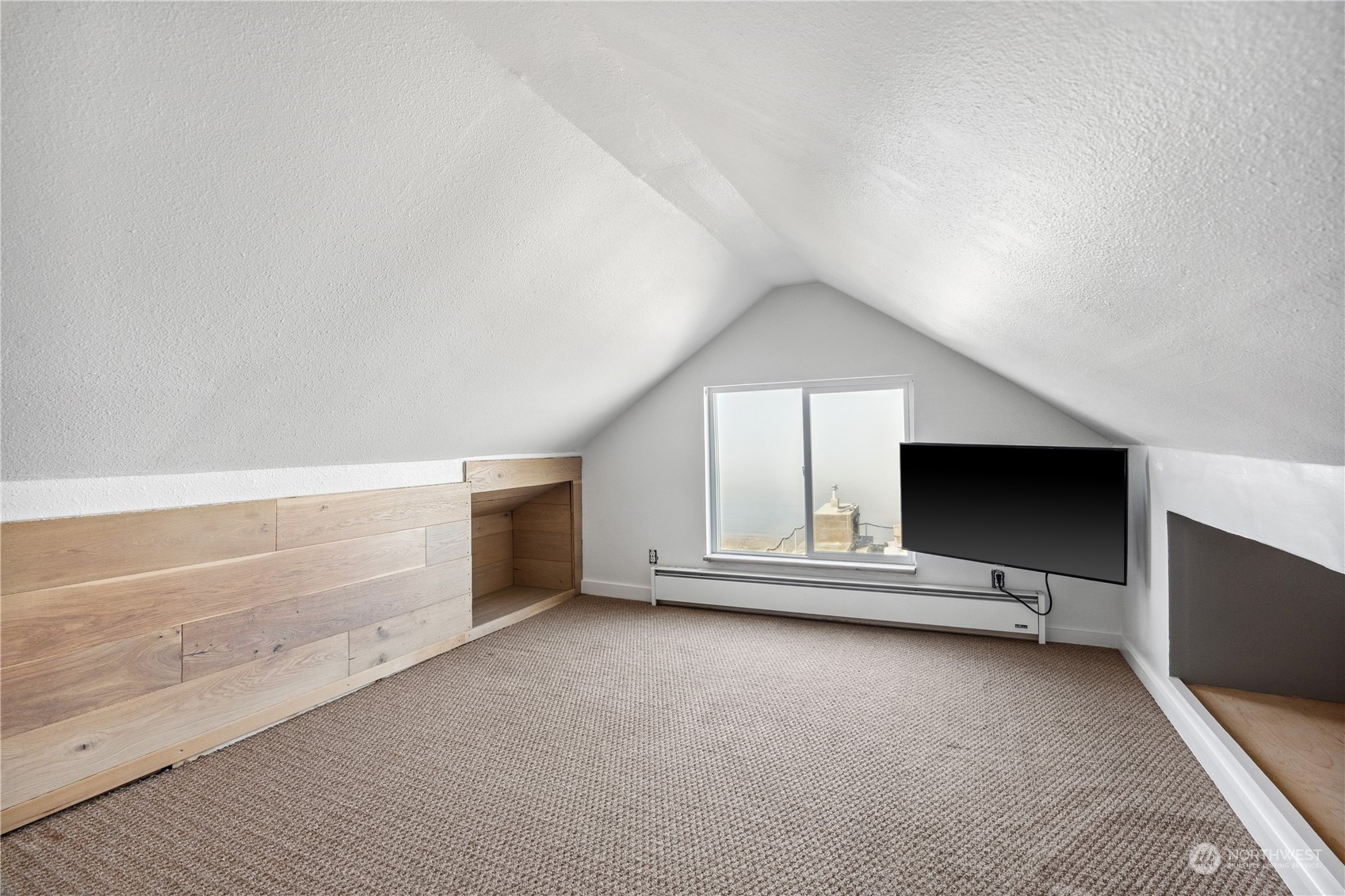 2433 Day Island Boulevard W