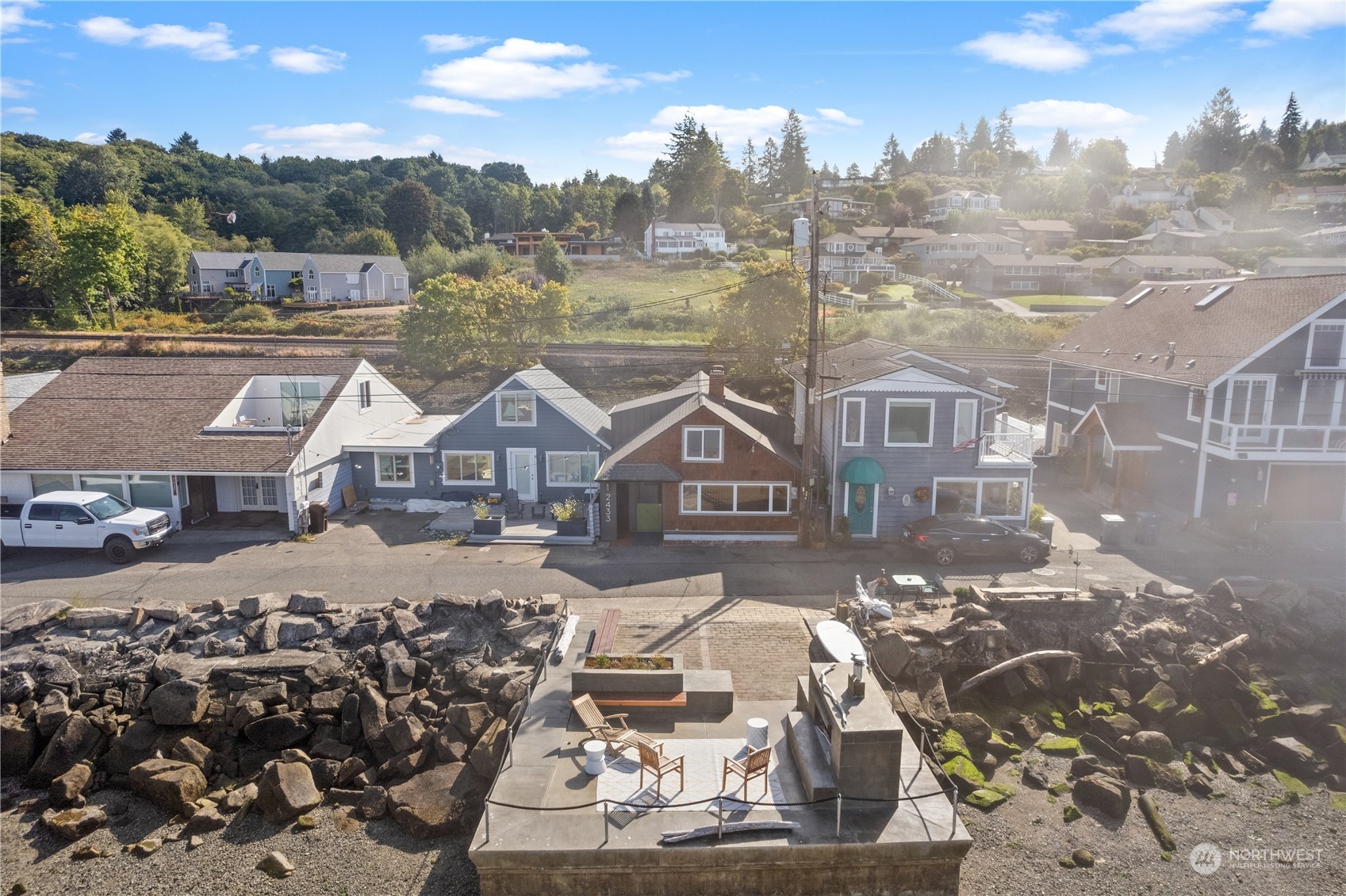 2433 Day Island Boulevard W