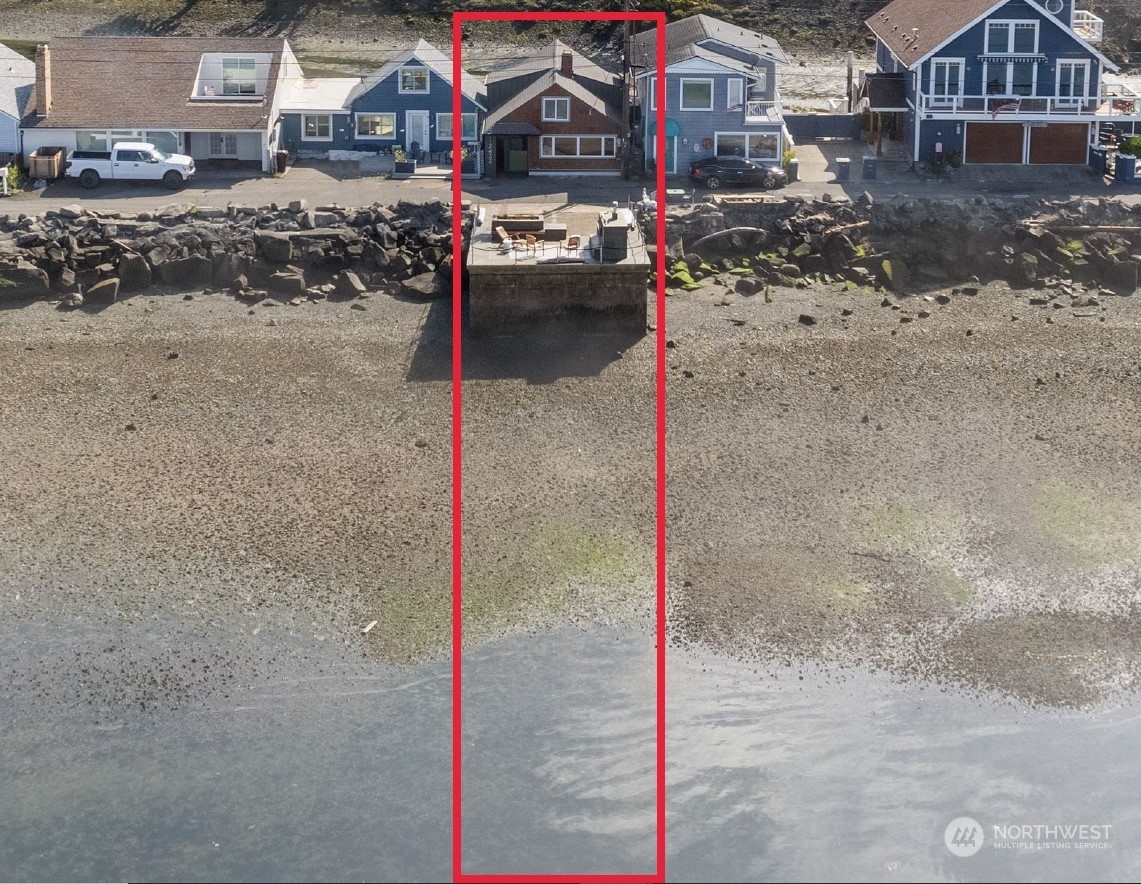 2433 Day Island Boulevard W