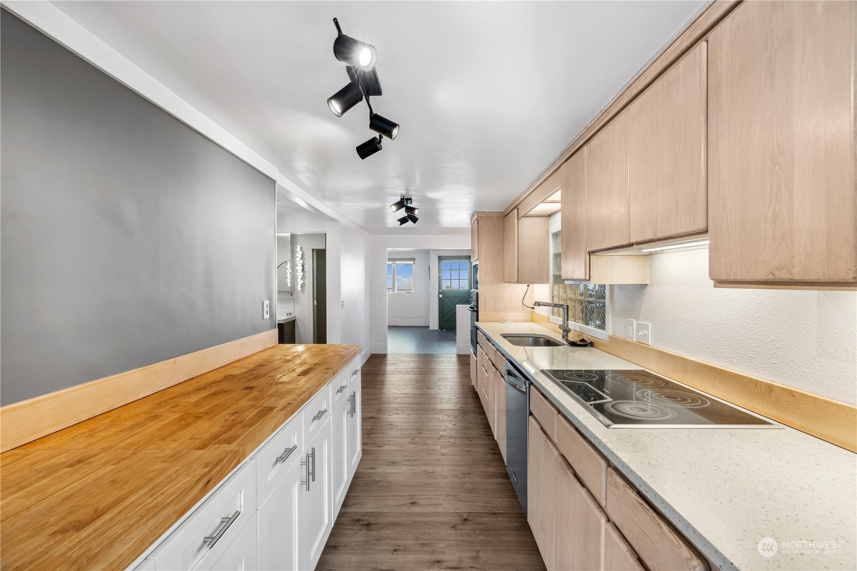 2433 Day Island Boulevard W