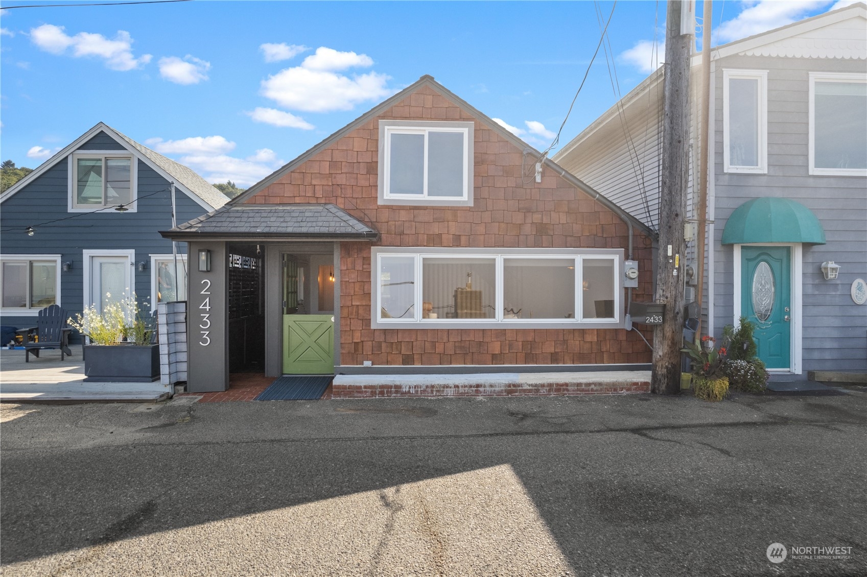 2433 Day Island Boulevard W