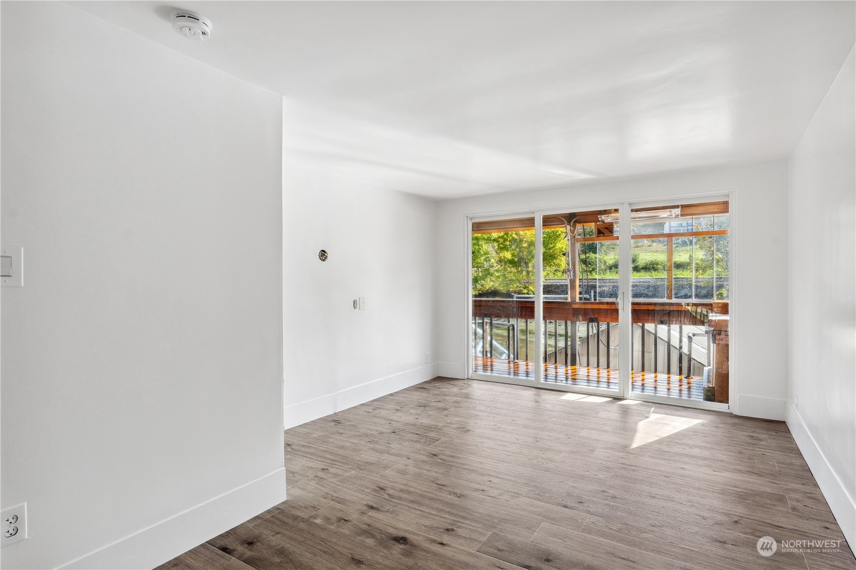 2433 Day Island Boulevard W