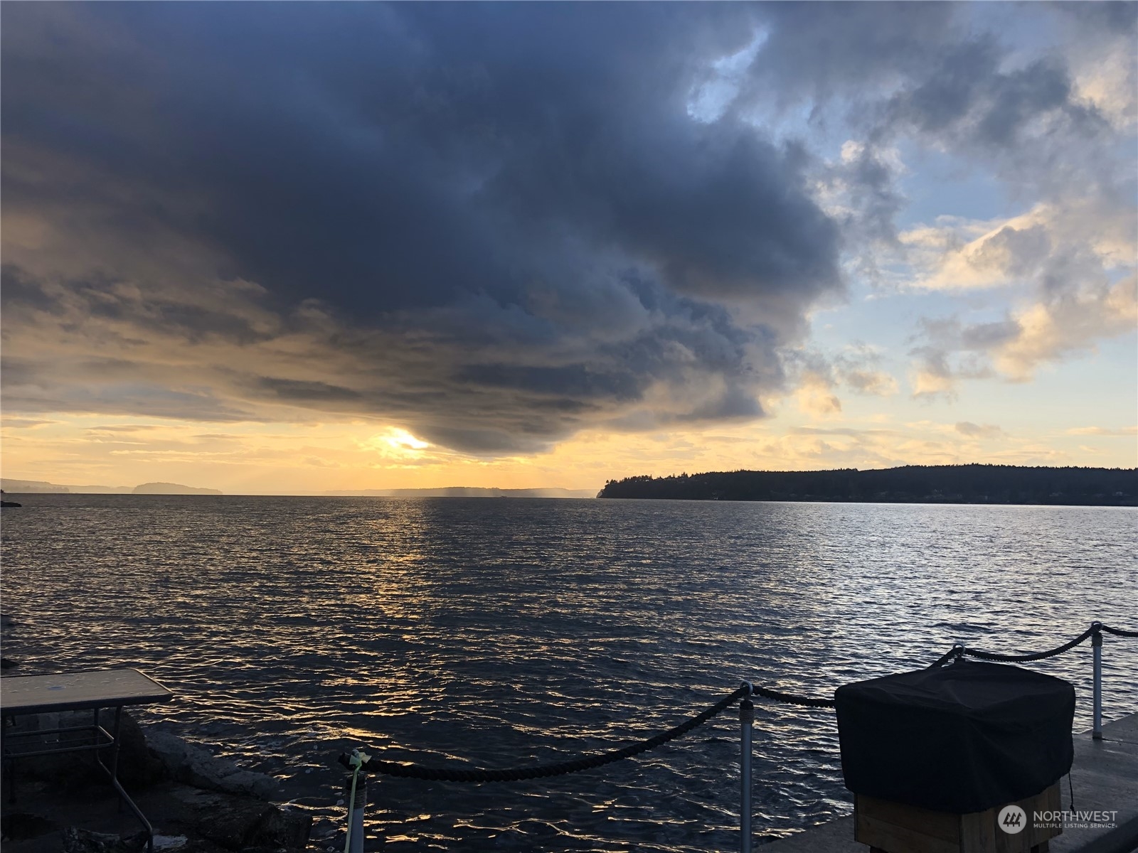 2433 Day Island Boulevard W