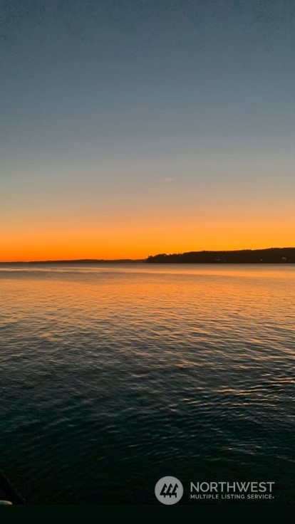 2433 Day Island Boulevard W