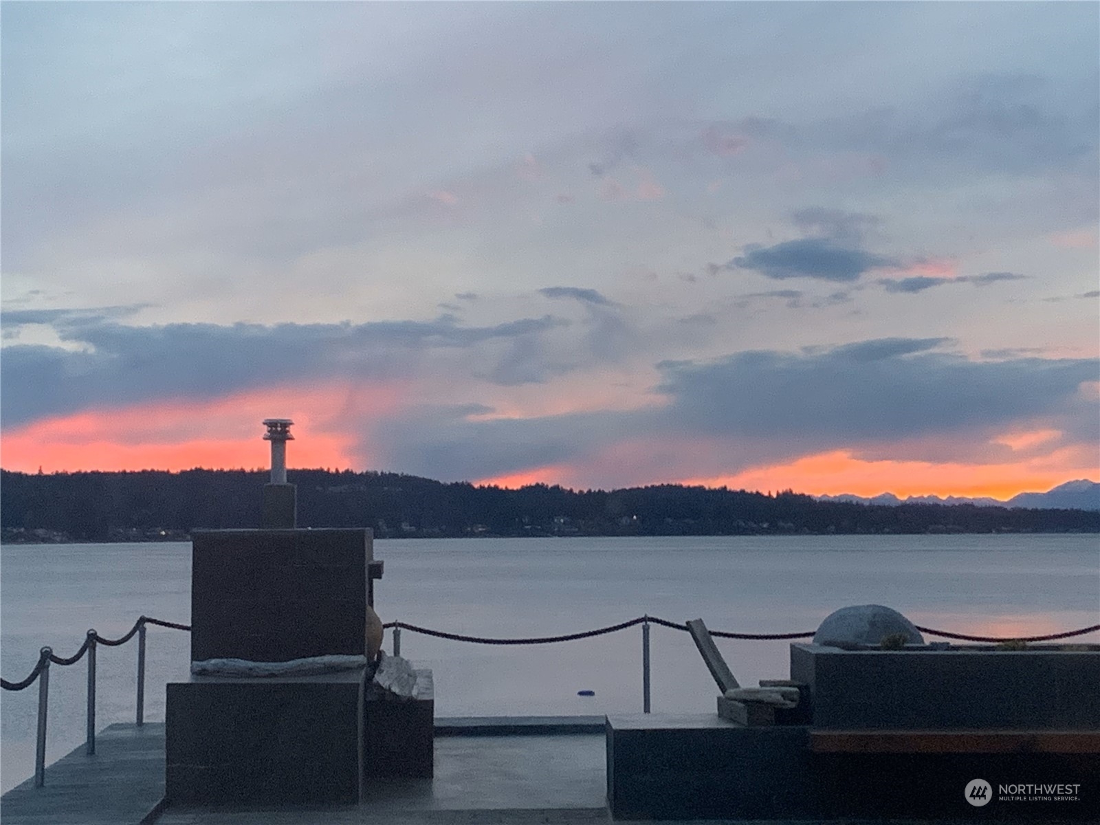 2433 Day Island Boulevard W