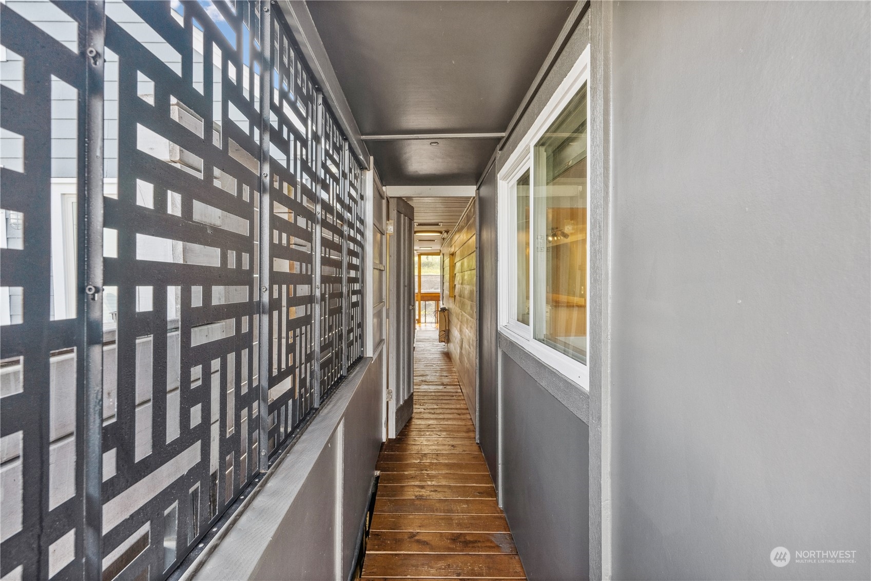 2433 Day Island Boulevard W