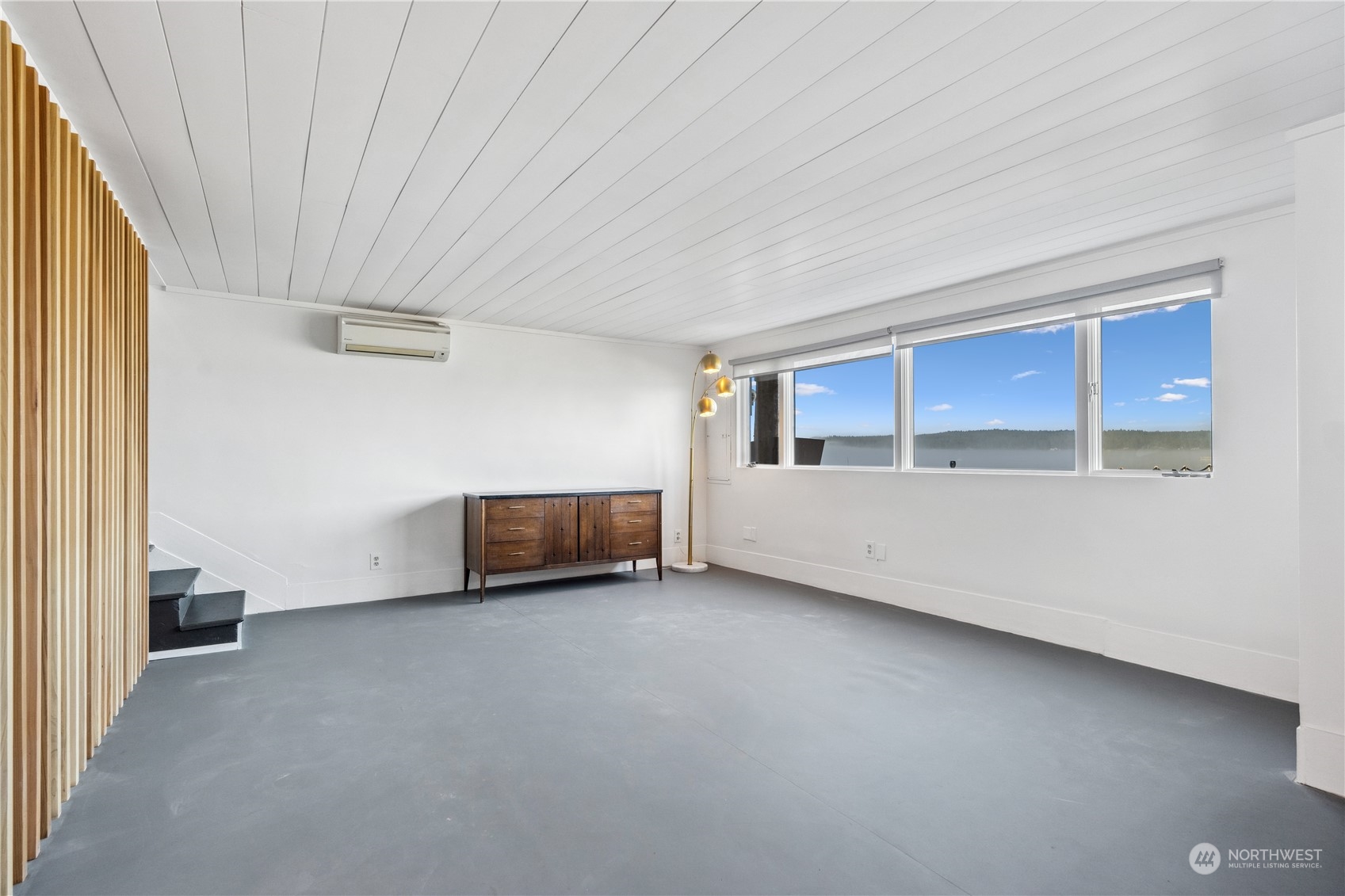 2433 Day Island Boulevard W