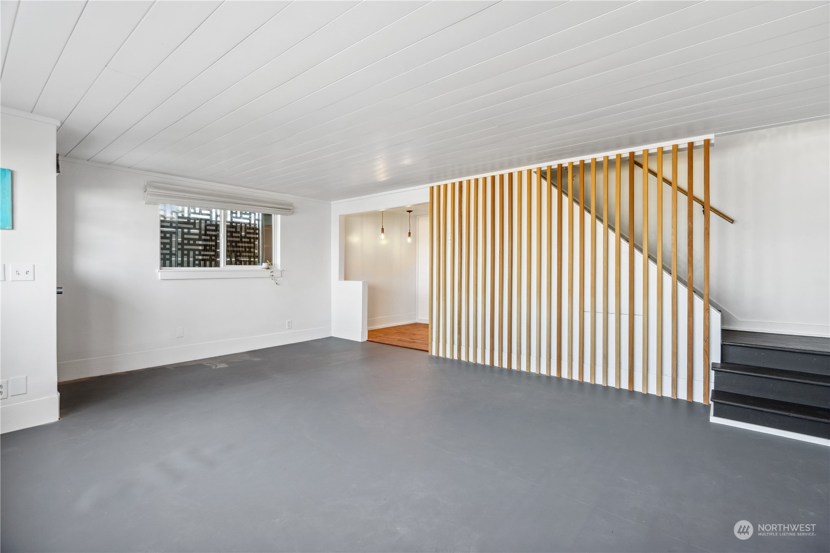 2433 Day Island Boulevard W