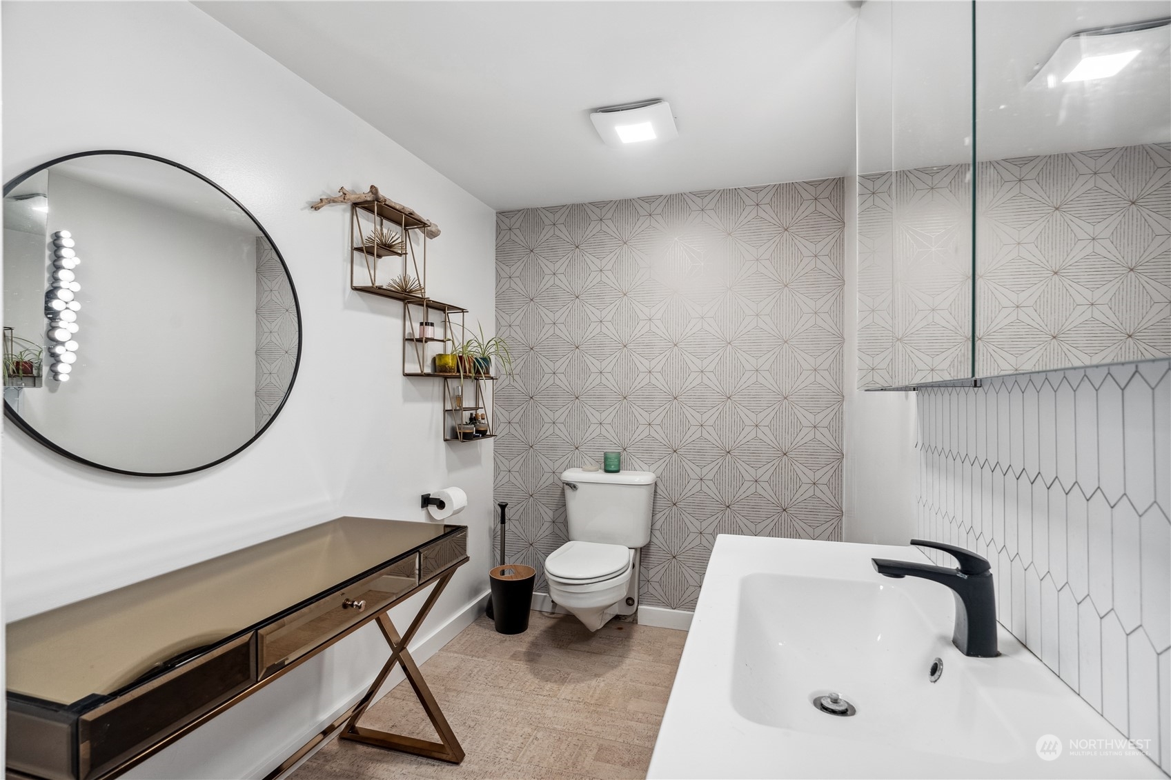 2433 Day Island Boulevard W