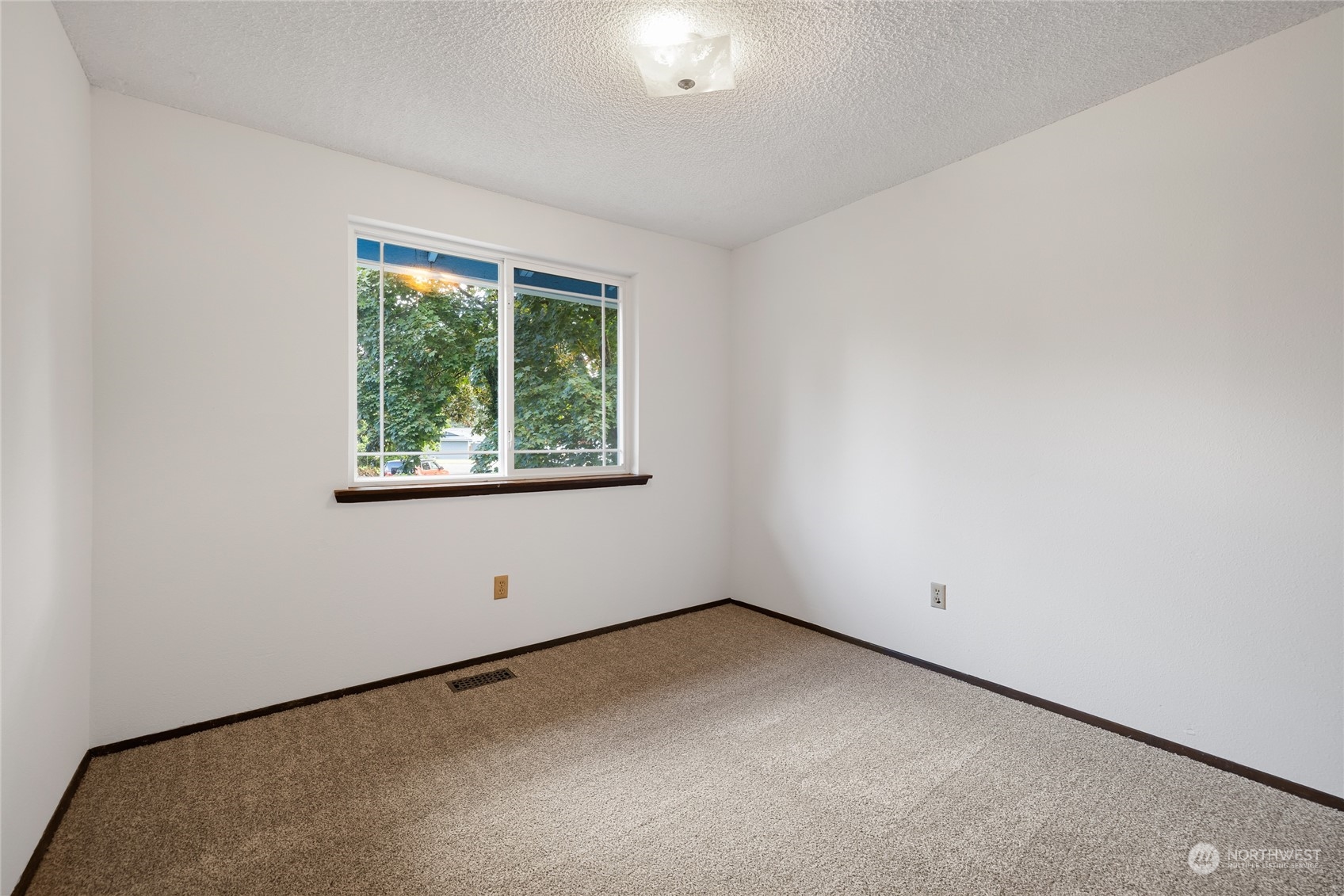 426 142nd Street Ct S