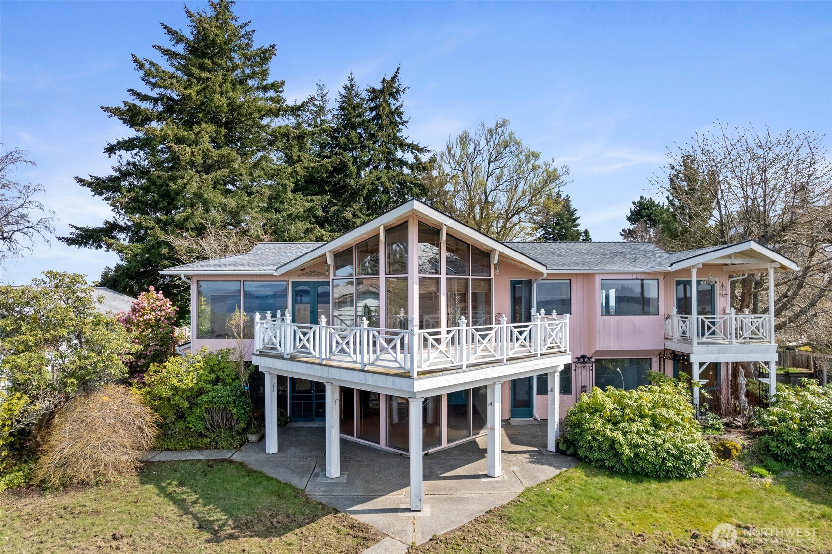 6125 Panorama Drive NE