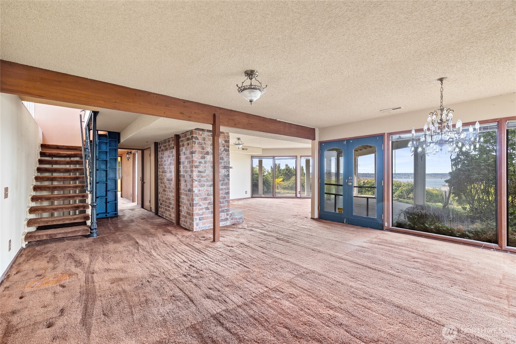 6125 Panorama Drive NE