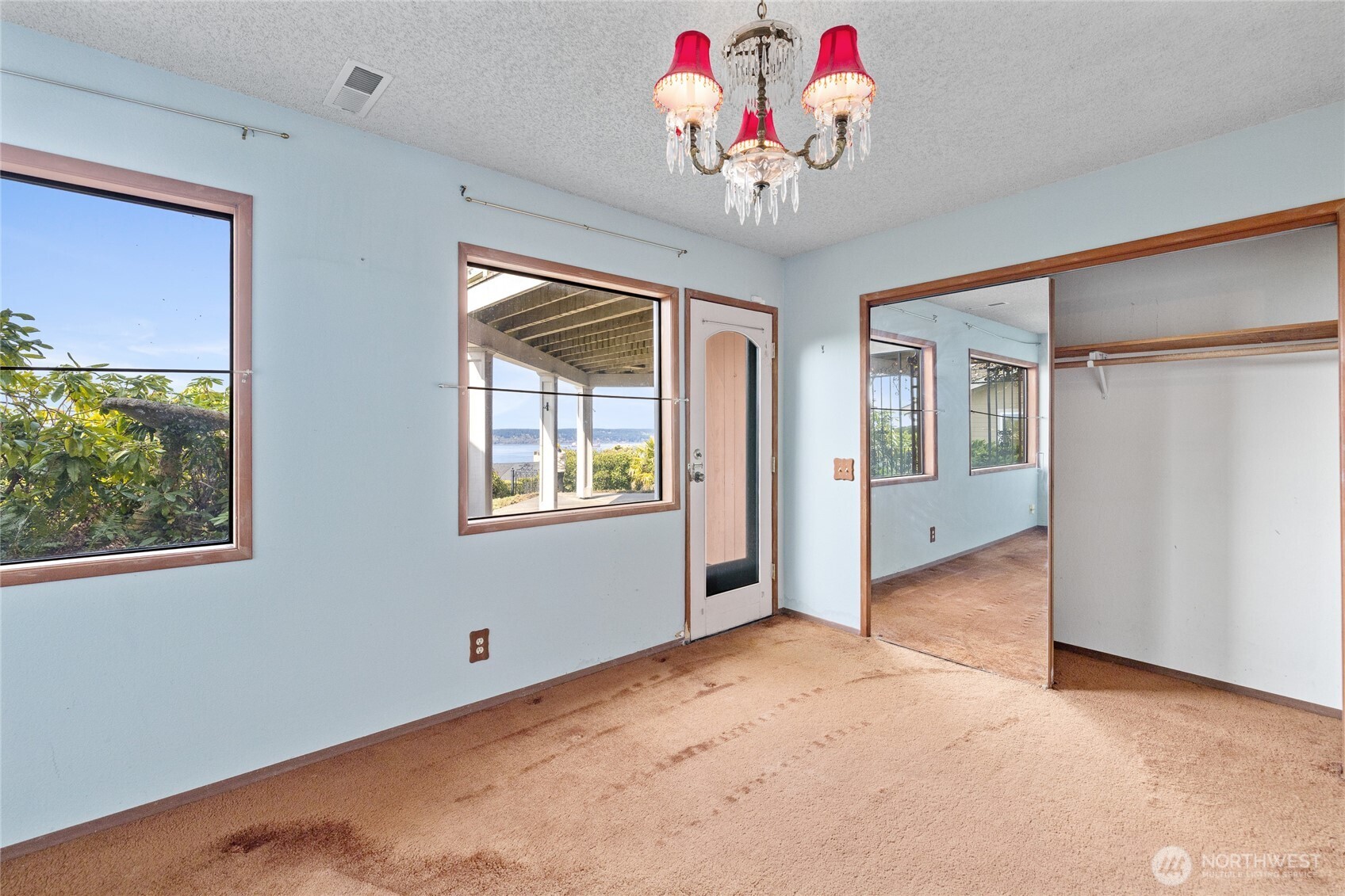 6125 Panorama Drive NE